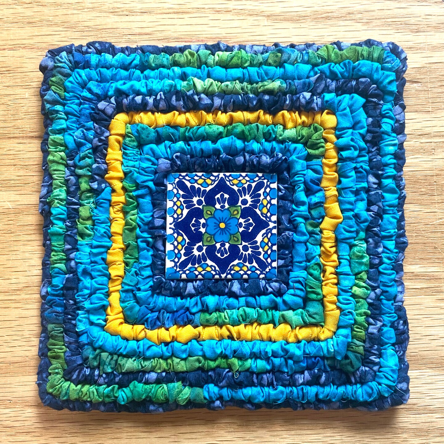 Discovery Kit - Locker Hooking: Magical Dahlia Trivet