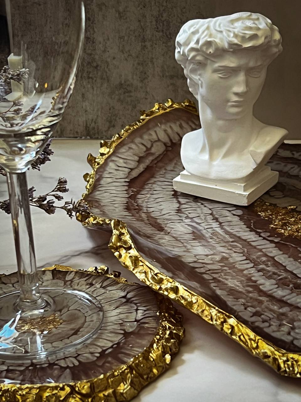 Resine White and Gold Decorative Set of Tray and Coasters Vanity