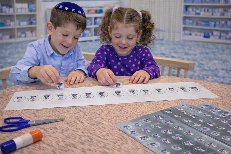 Silver Mini Bechers Arbah Kosos Circle Stickers – Pesach Passover Four Cups Stickers (6 Sheets or 25 Sheets)