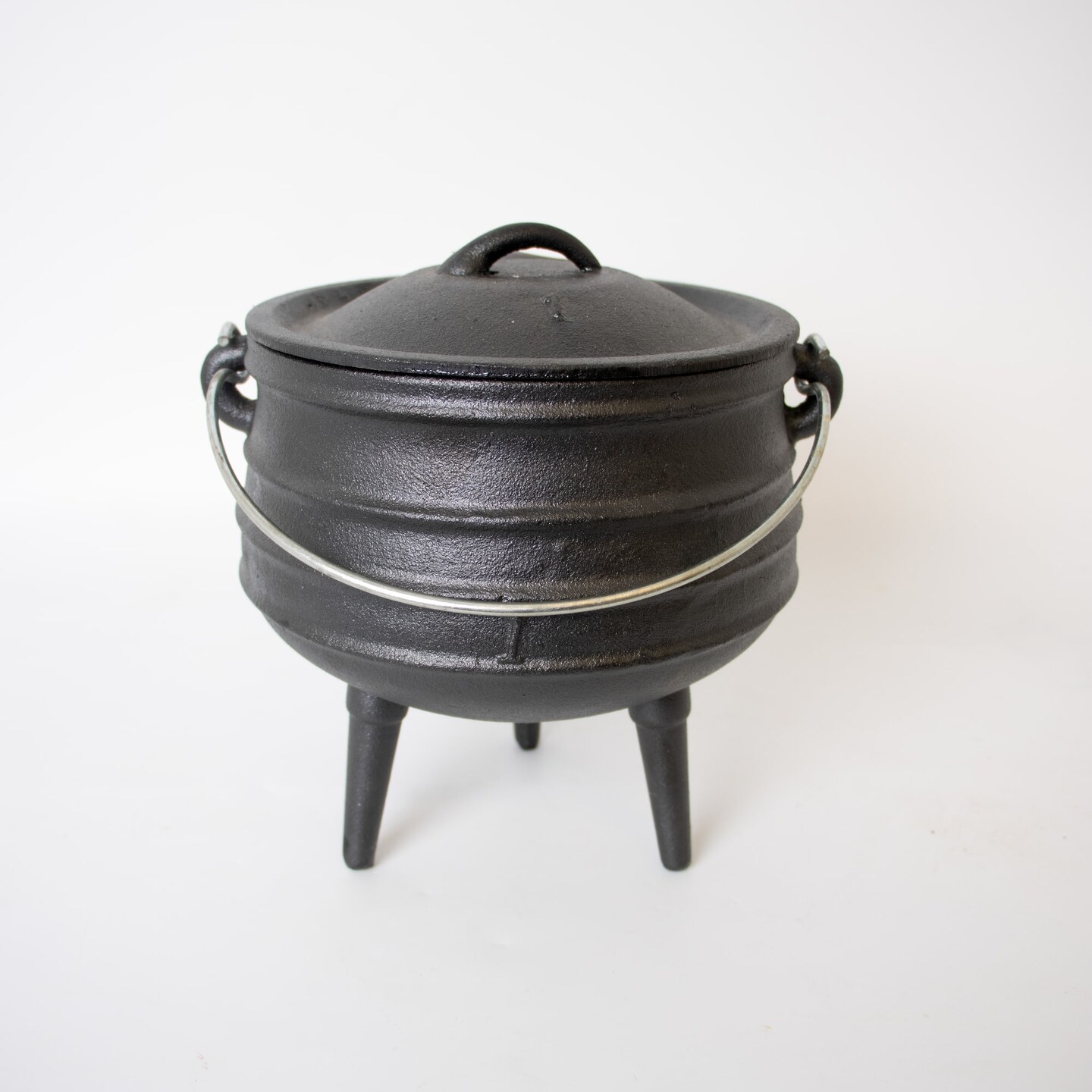 Lehman's Campfire Cooking Kettle Pot - Cast Iron Potjie Dutch Oven with 3 Legs and Lid