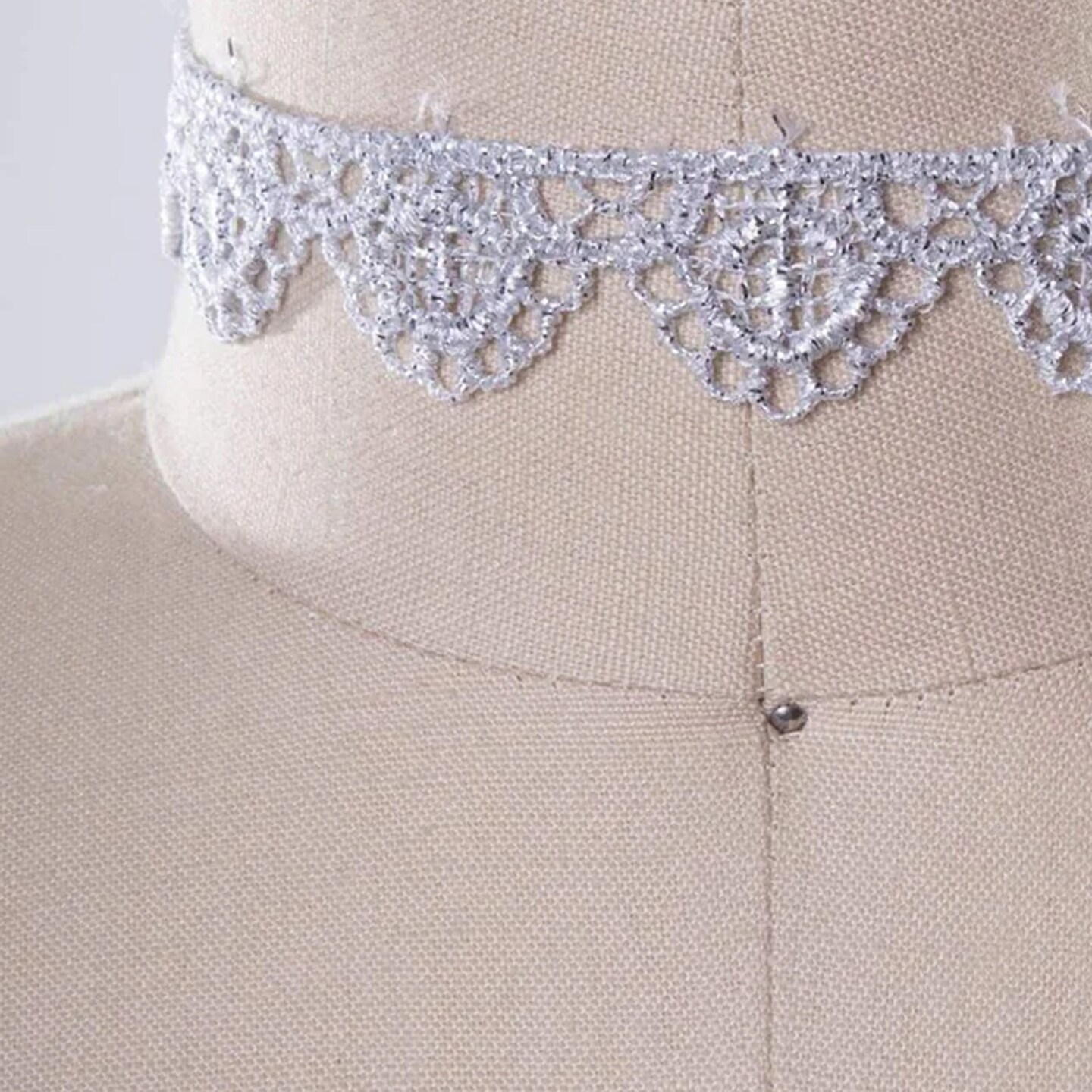 1 Yard 1&#x22; Silver Metallic Scalloped Narrow Lace Trim For Garments Or Crafts