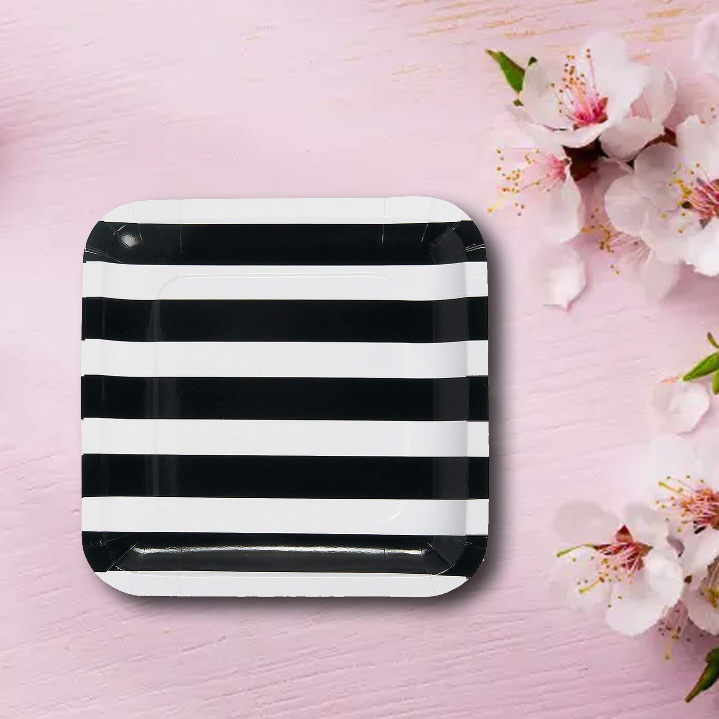 25 Count Black and White Striped Square Paper Dinner Plates Disposable 9 1/4&#x22;