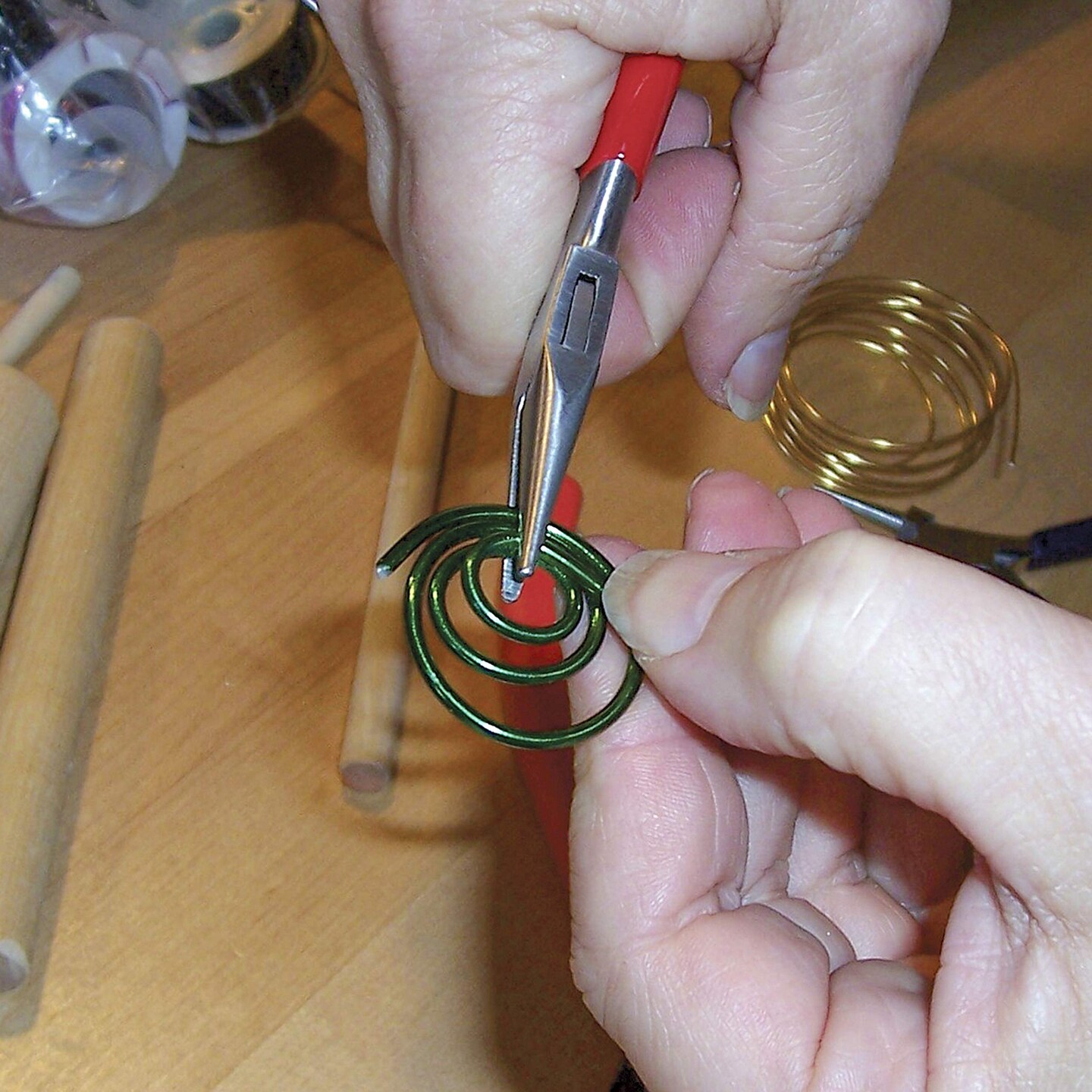 The Beadsmith 12-Gauge Anodized Aluminum Wire for Jewelry Making, Metal Wire for Wrapping