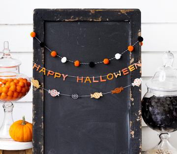 Halloween Mini Banner Set – 3-Piece Spooky Décor with Pom-Poms, Glitter Candy & Text for Party or Mantel