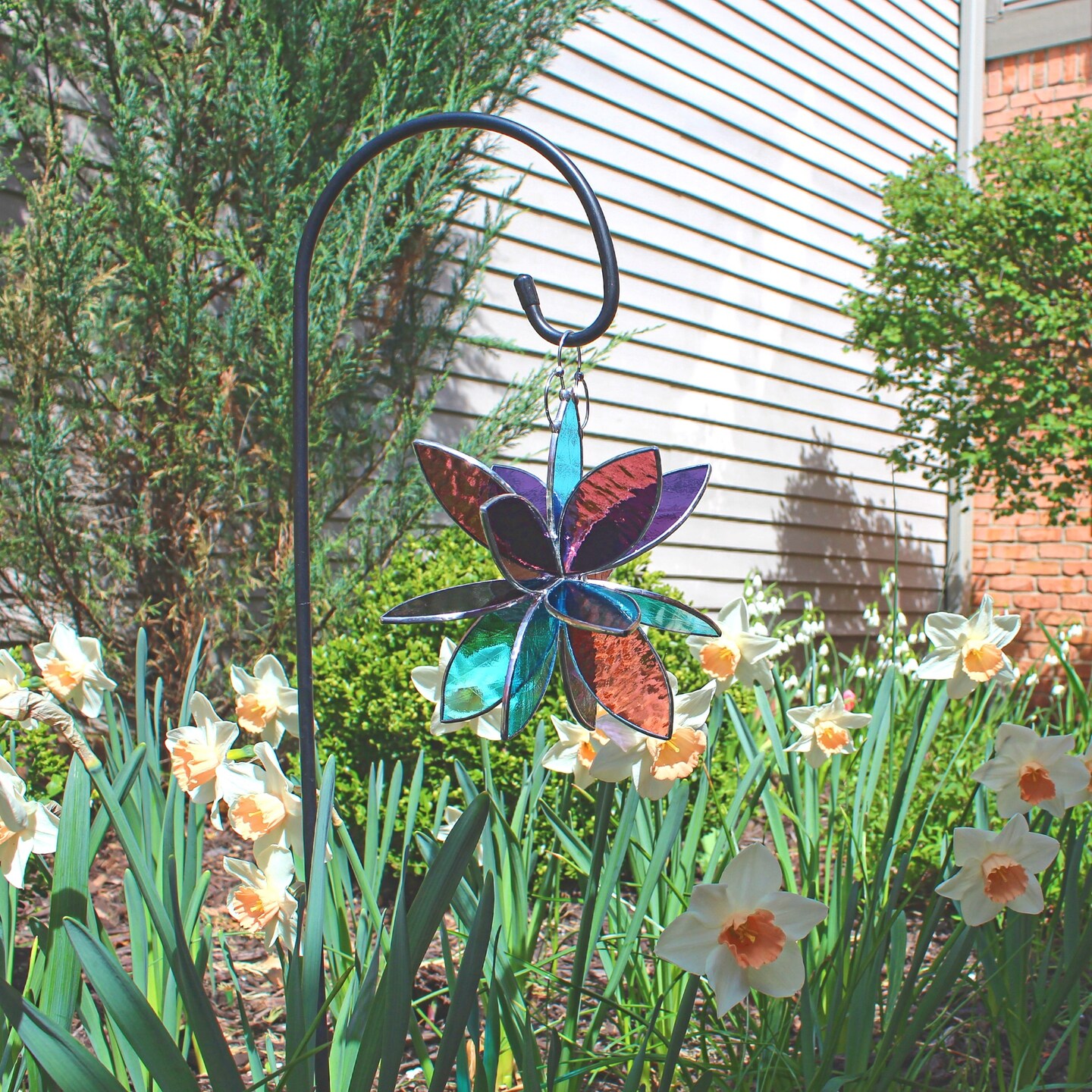 Handmade top Indoor/Outdoor Glass Flower Suncatcher Decor