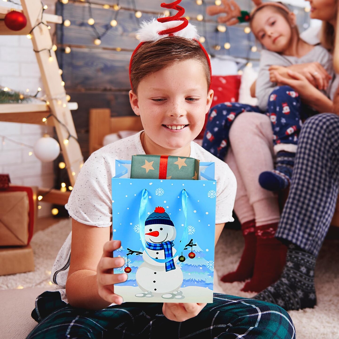 24 Pack Small Christmas Gift Bags with Tissue Paper, 8.7&#x22;x6.3&#x22;x3.1&#x22;, Blue and White Xmas Gift Bags Bulk with Handles for Christmas, Birthday Parties, Gift Wrapping