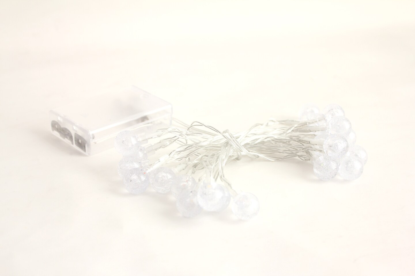 Perfect Holiday 20 LED 1.8CM Bubble Ball Staring Lights, 4" BULB SPACING,12" LEAD WIRE, W/3AA INDOOR BATTERY BOX