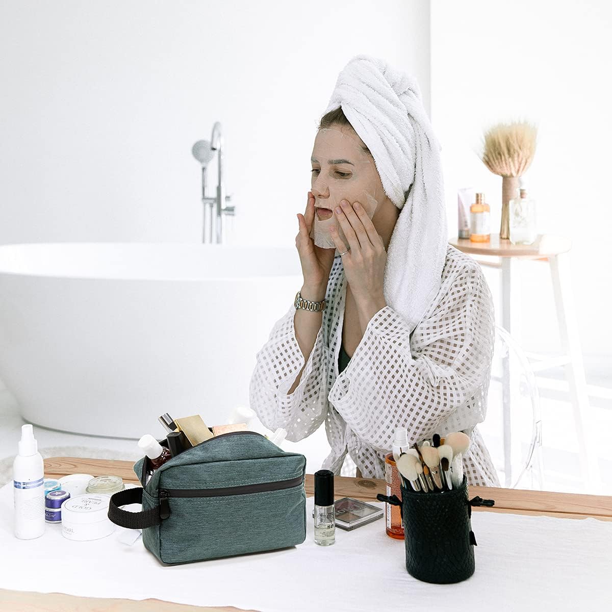 Travel Toiletry Bag for Women and Men, Water-resistant Shaving Bag for Toiletries Accessories, Foldable Storage Bags with Divider and Handle for Cosmetics Toiletries Brushes Tools (Gray)