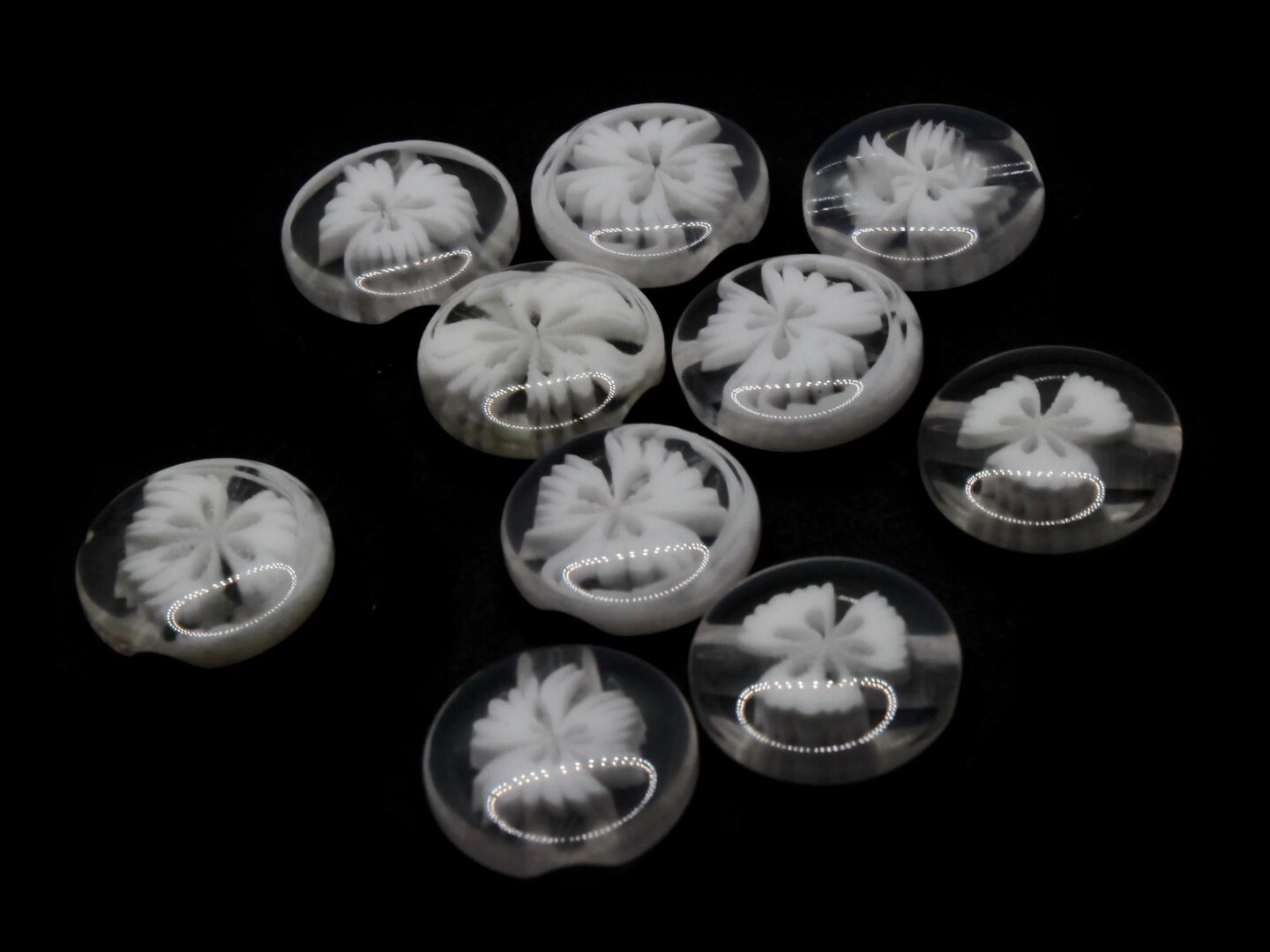 10 14mm Flat Round White Plastic Flower Buttons