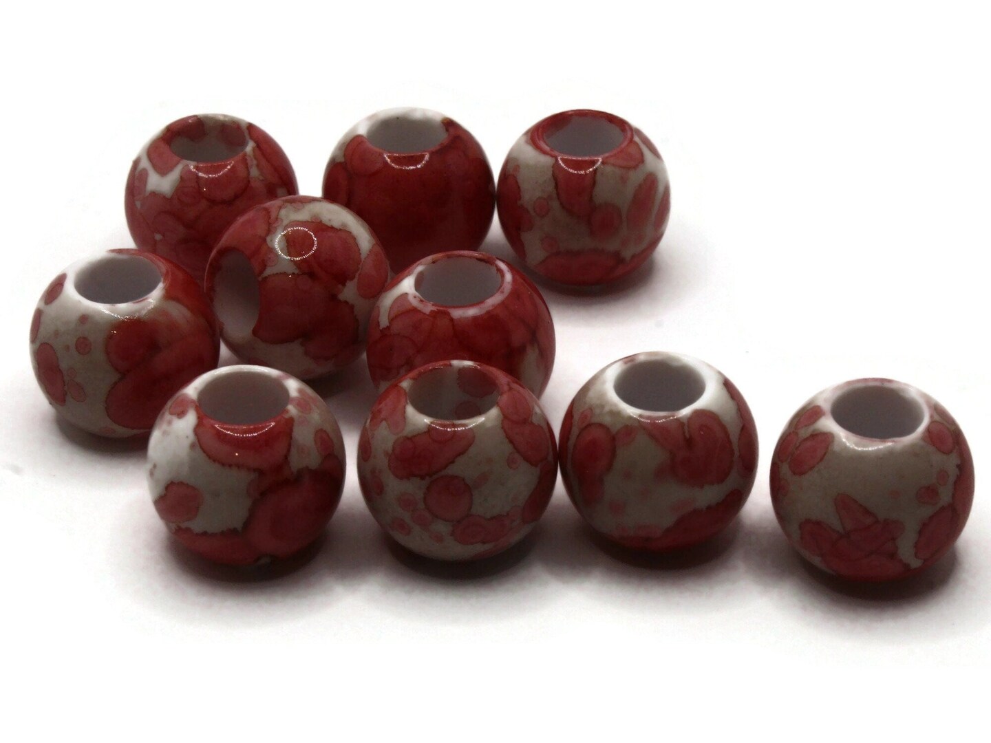 10 20mm Large Hole Macrame White and Red Spatter Paint Round Plastic Beads
