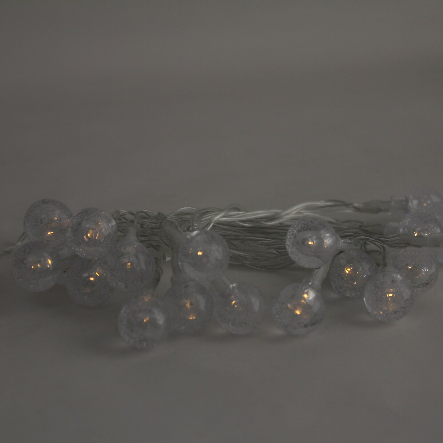 Perfect Holiday 20 LED 1.8CM Bubble Ball Staring Lights, 4" BULB SPACING,12" LEAD WIRE, W/3AA INDOOR BATTERY BOX