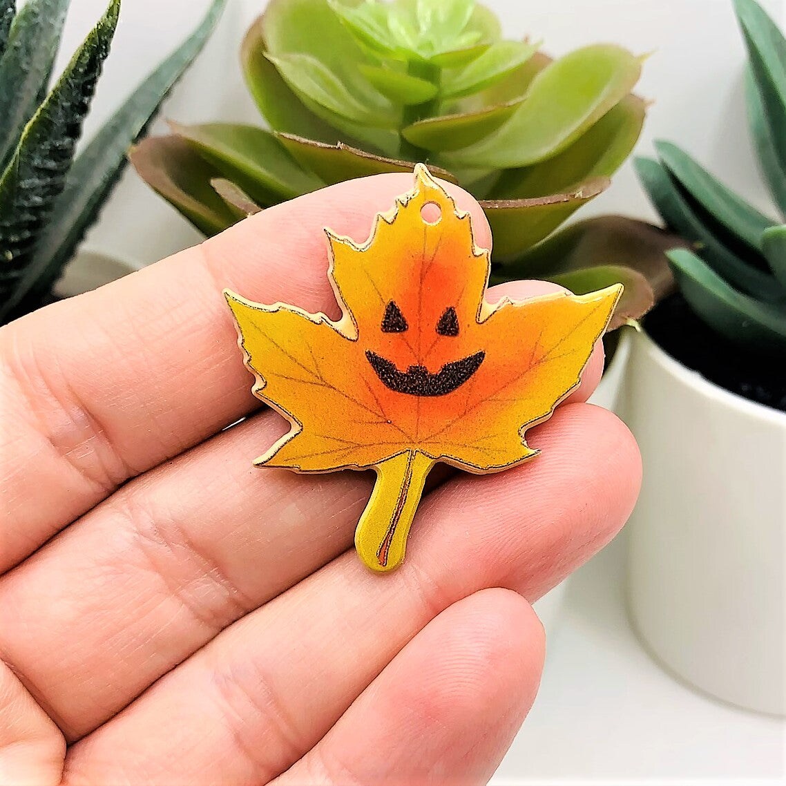 1, 4 or 20 Pieces: Maple Leaf Pendant with Jack o&#x27; Lantern Face - Double Sided