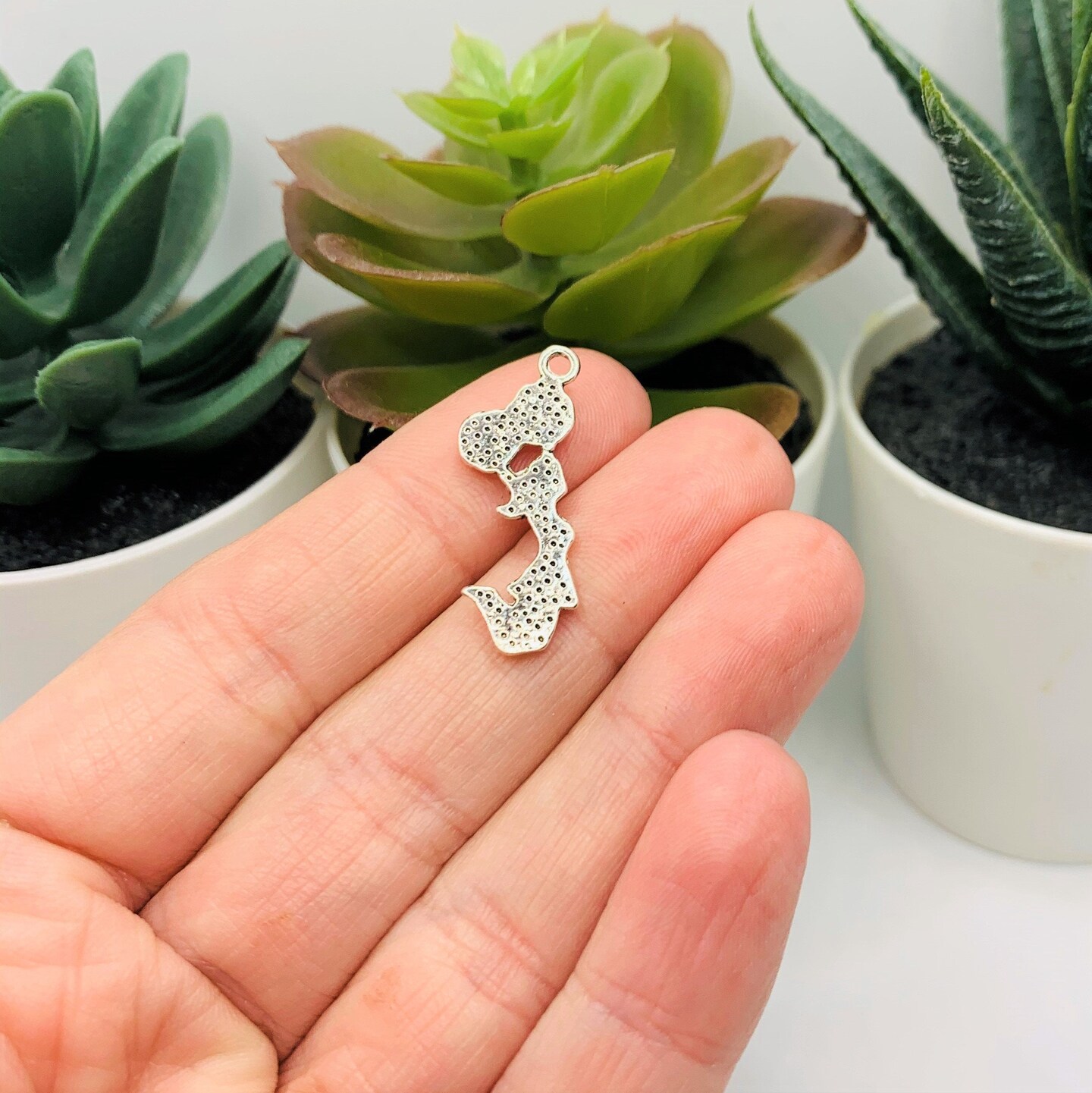 4, 20 or 50 Pieces: Silver Cheerleader with Pom Poms Charms