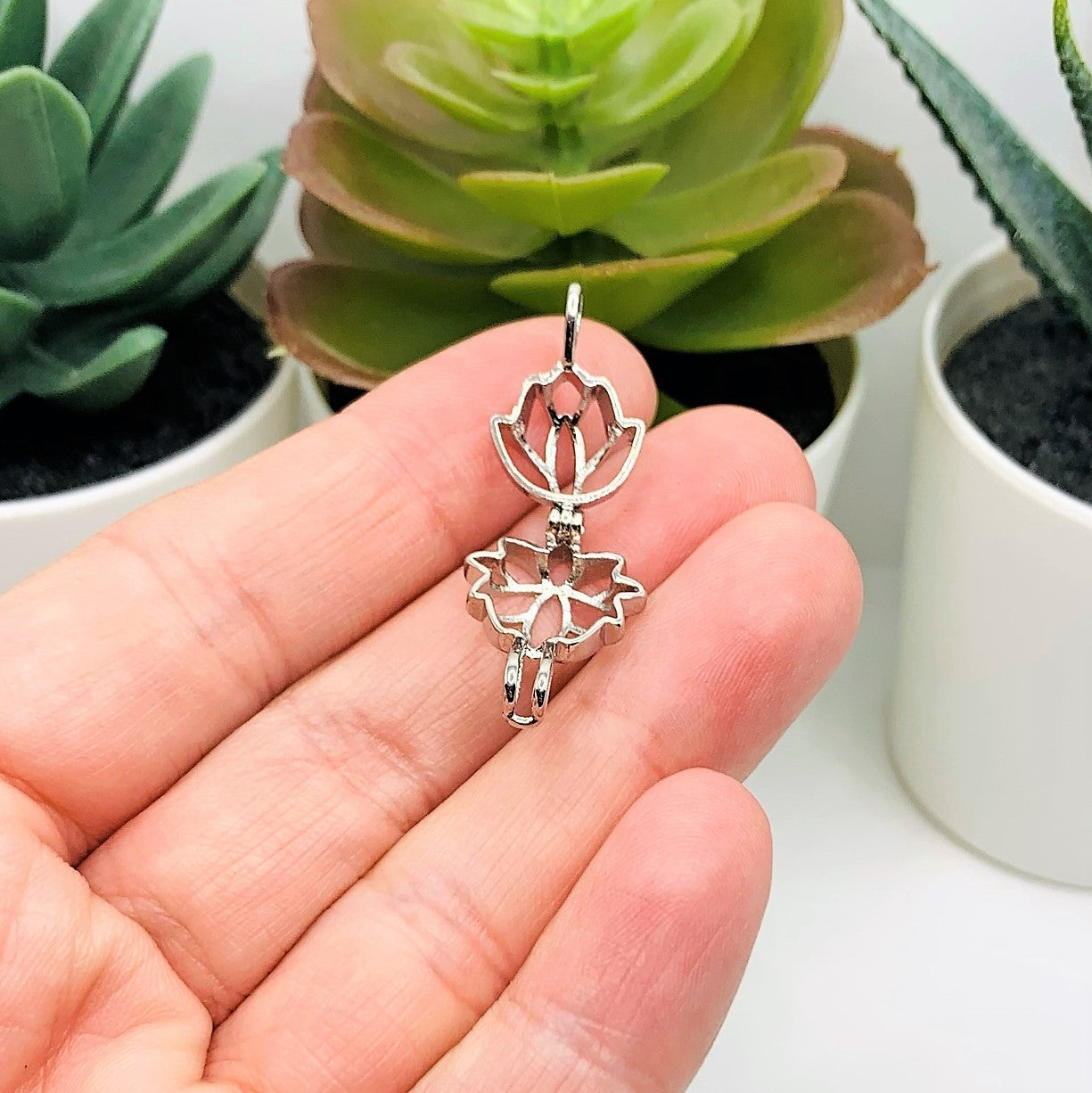 4 or 20 Pieces: Antique Silver Lotus Bead Diffuser Lockets
