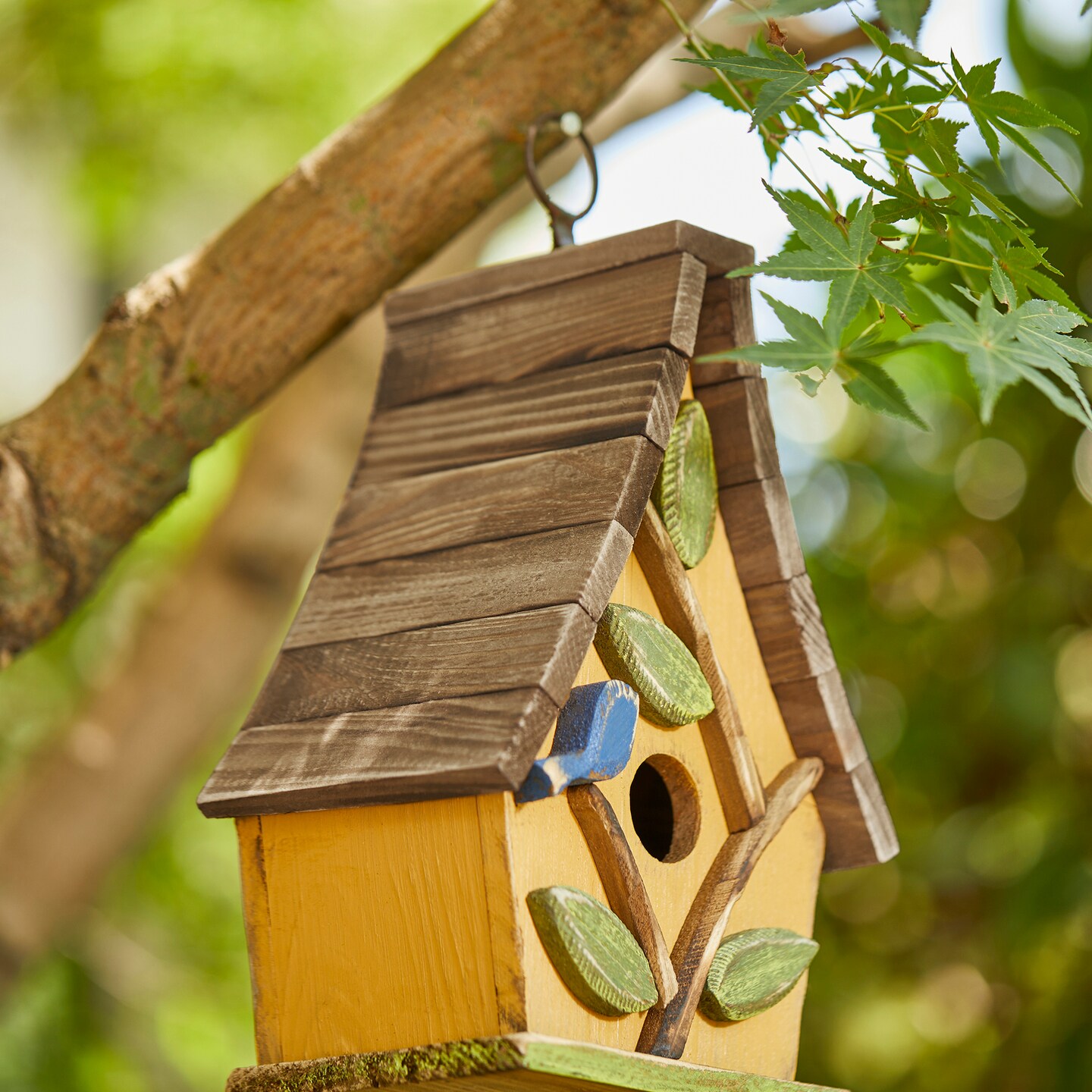 Set of 2 9.5''H Distressed Solid Wood Decorative Outdoor Garden Birdhouse with Natural Wood Slatted Roof and 3D Tree