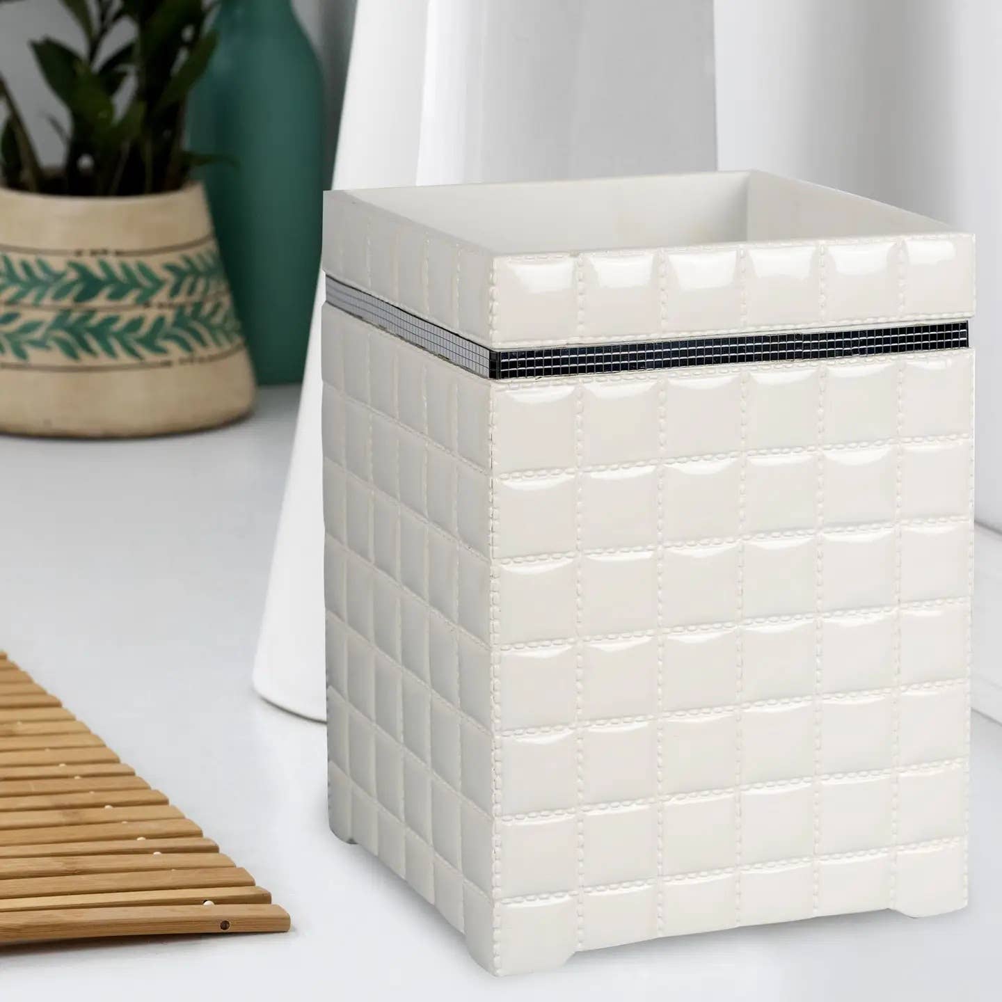 Resin Wastebasket | 7QT | White | Modern Waste Bin for Home or Office