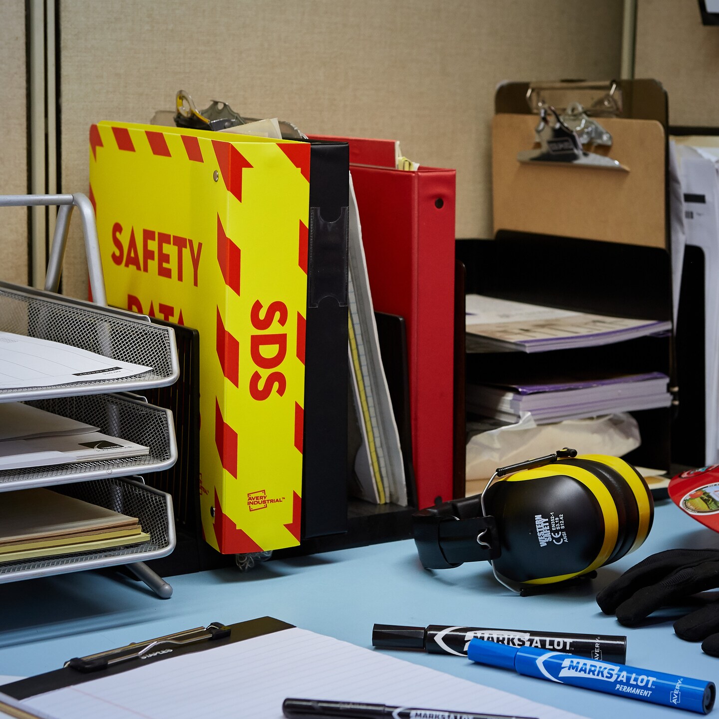 Avery Heavy-Duty Industrial SDS Binder, 3&#x22; One-Touch Rings, 670-Sheet Capacity, Yellow/Red Border (18952)