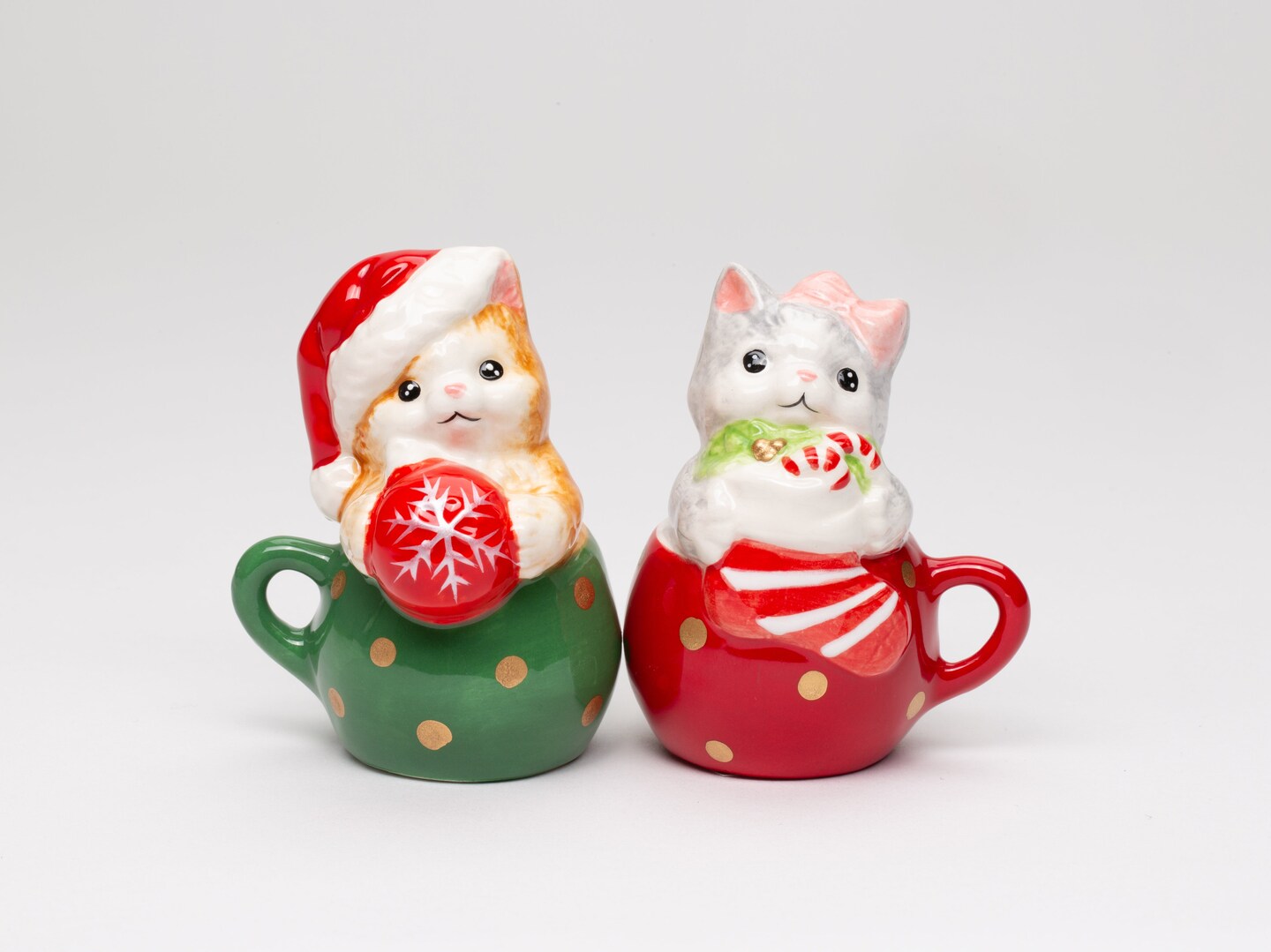 Ceramic Kittens in Teacups Christmas Theme Salt and Pepper Shakers, Christmas Decor, Cat Lover Gift
