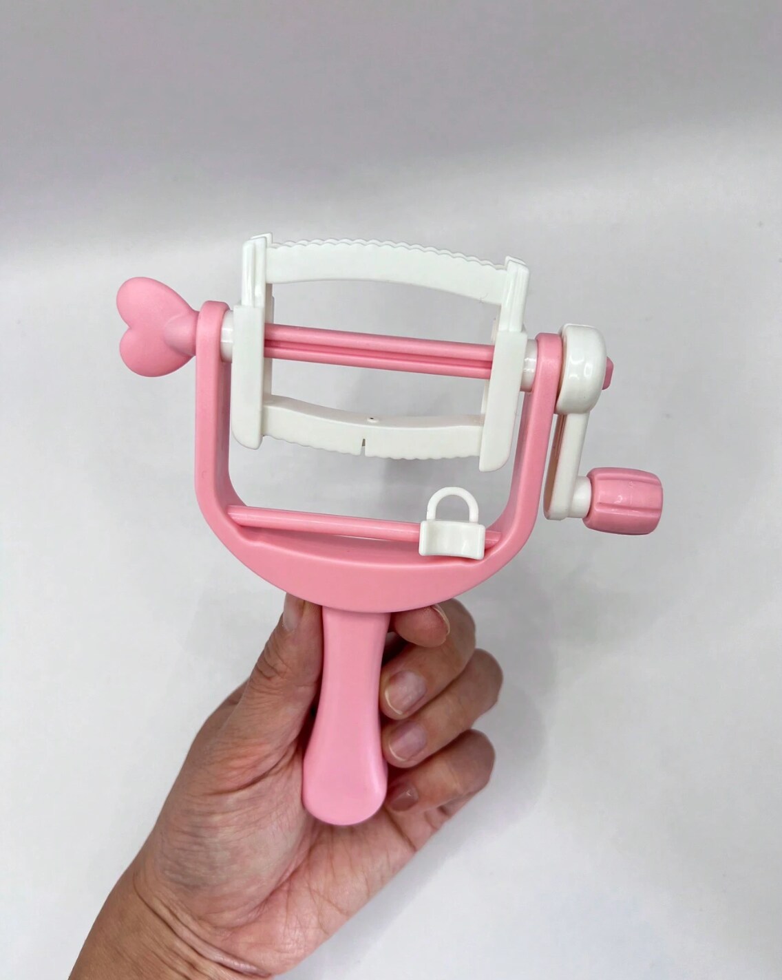 Plastic Pink Pom-Pom & Tassel Rolling Maker – DIY Tassel Tool for Handmade Lovers – Easy Yarn Tassel and Pom-Pom Maker for Crochet, Knitting, Crafting & Gift Wrapping