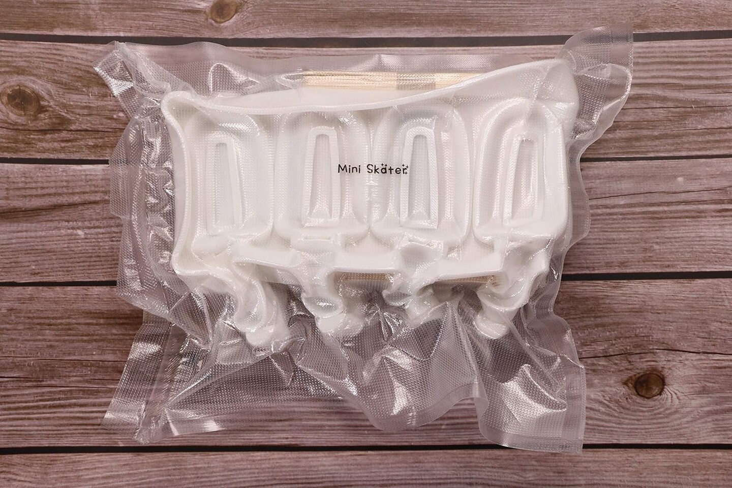 8- Cavities White Silicone Ice cream Bar Mold Reusable DIY Classic Shape Ice cream Makers with 50Pcs Wooden Sticks for Homemade Ice cream,1PCS