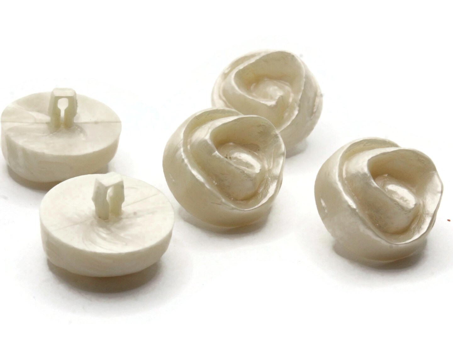 5 23mm Vintage Off White Flower Plastic Shank Buttons