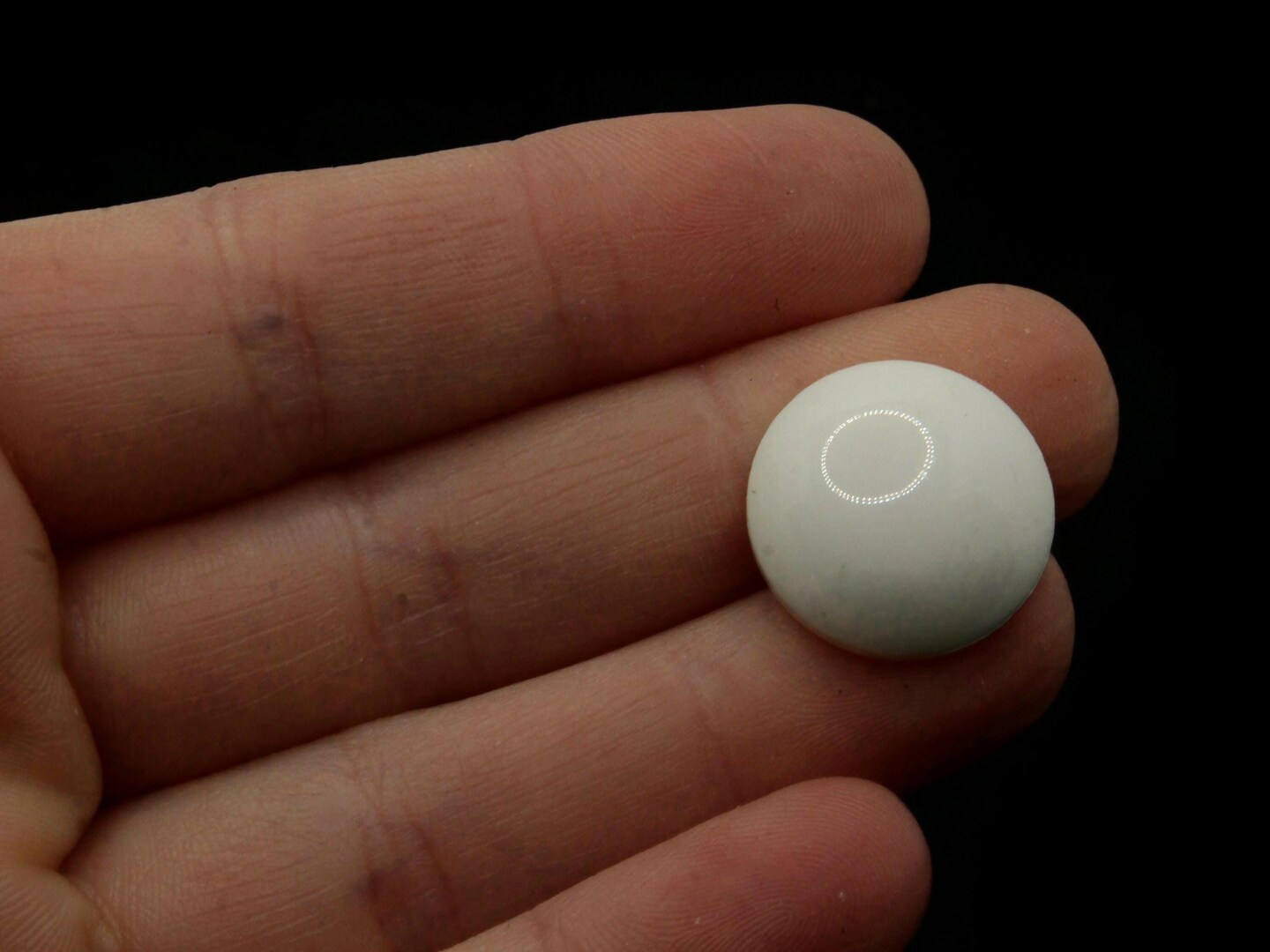 8 18mm Vintage White Plastic Shank Buttons