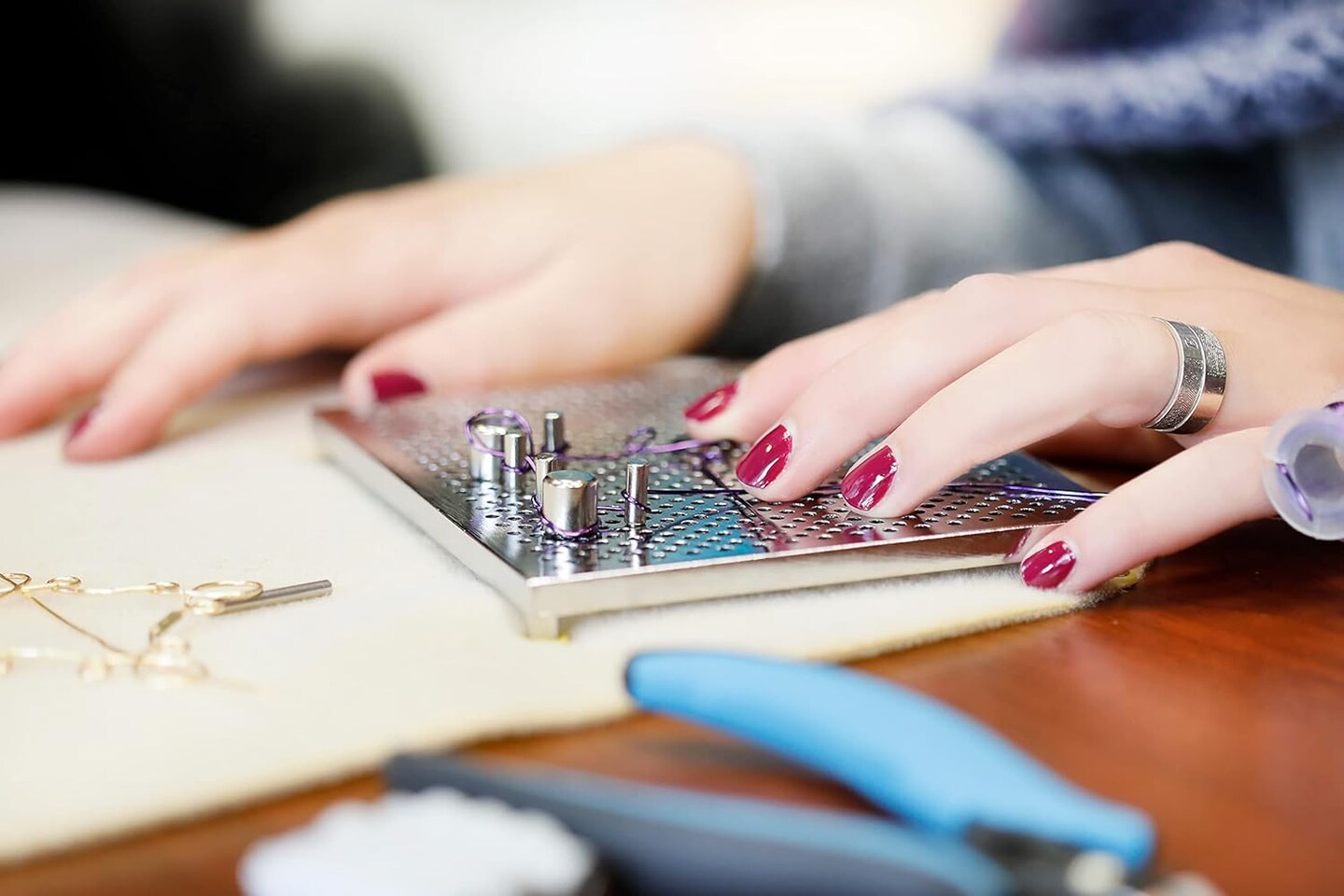 Deluxe Jig Kit - 5x4 Inch Aluminum Wire Bender Jig with 30 Adjustable Pegs, 6 Patterns Included, Perfect Jewelry Making Tools for Wire Wrapping Kit and Craft Creation