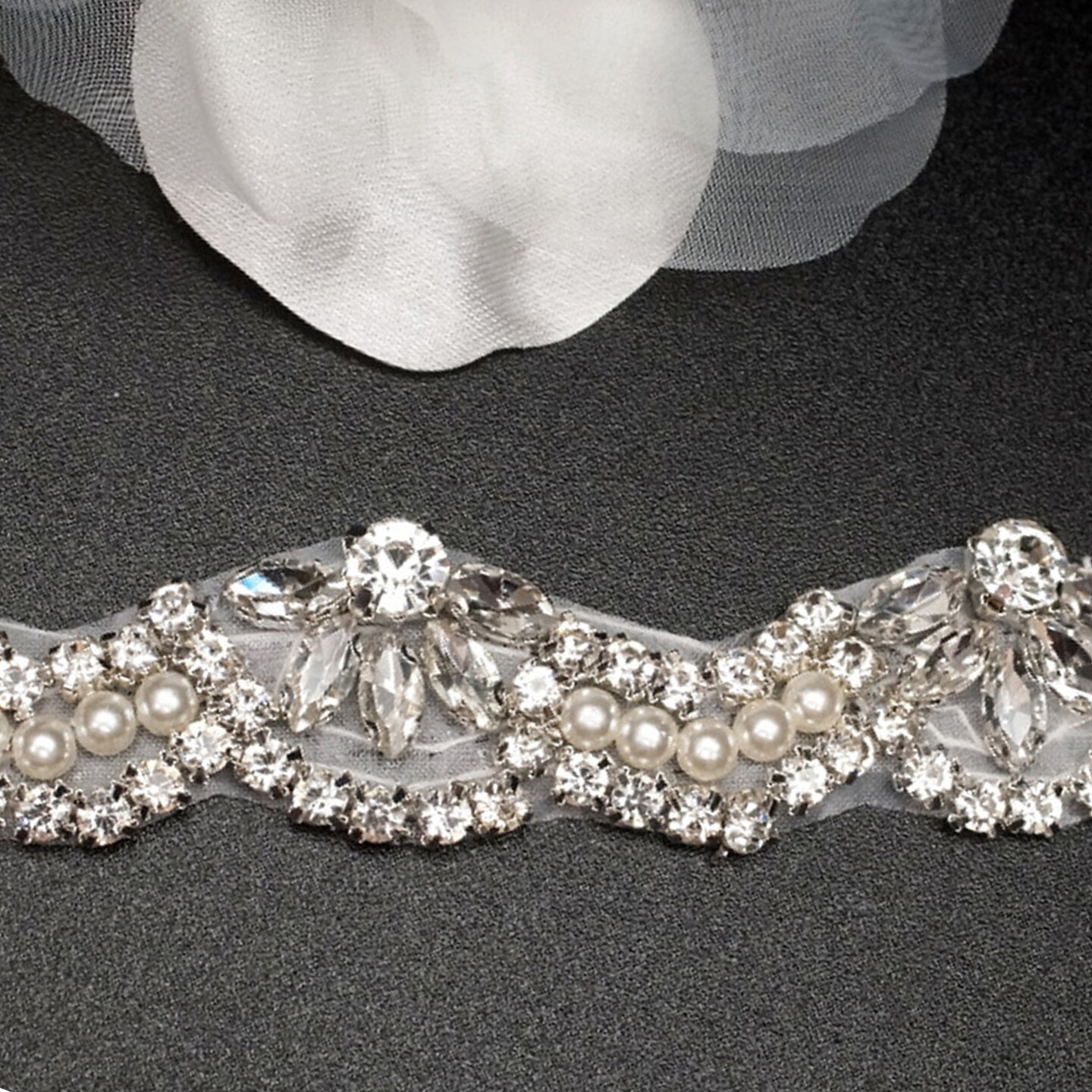 1&#x22; x 4.7 Yards Silver Bridal Iron On Rhinestone Trim