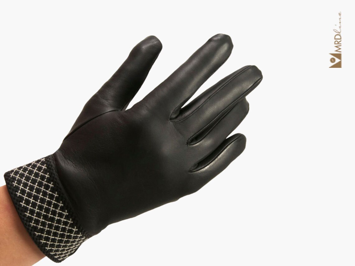 Handmade black lambskin leather gloves. Winter gloves. Really soft warm popular and elegant. Gift for her. Gift for women.