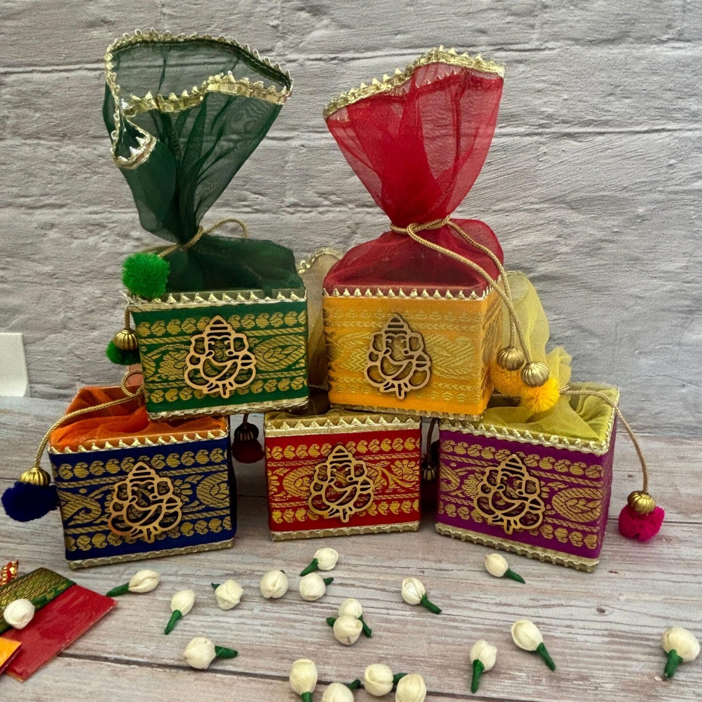 Pack of 4 Small Potli Gift Box Decorative Net Ganesha Potli for Dry Fruits Jewelry Organizer Packing Return Gift Indian Wedding Mehndi Festival Favors Housewarming Gift