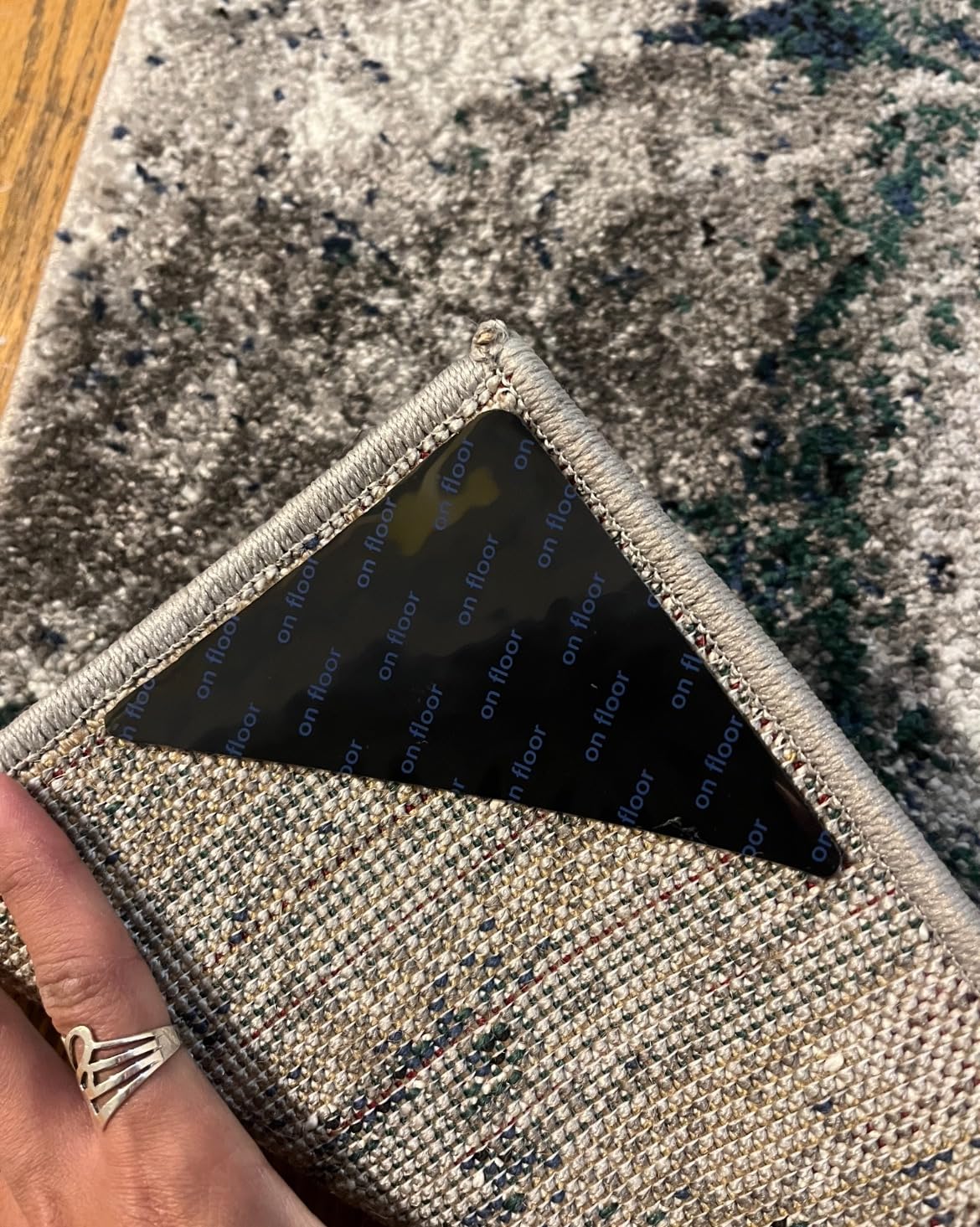 4pcs Rug Pad Gripper Rug Tape Non Slip Rug Pads Grippers Carpet Tape for Area Rugs Adhesive Rug Stickers Keep Corners Flat