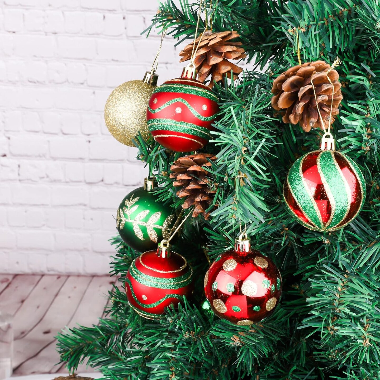 24 Pieces Christmas Ball Ornaments Painting &#x26; Glittering Christmas Tree Pendants Shatterproof Decorative Baubles in 8 Patterns for Christmas Tree Decorations, Red, Green, Gold