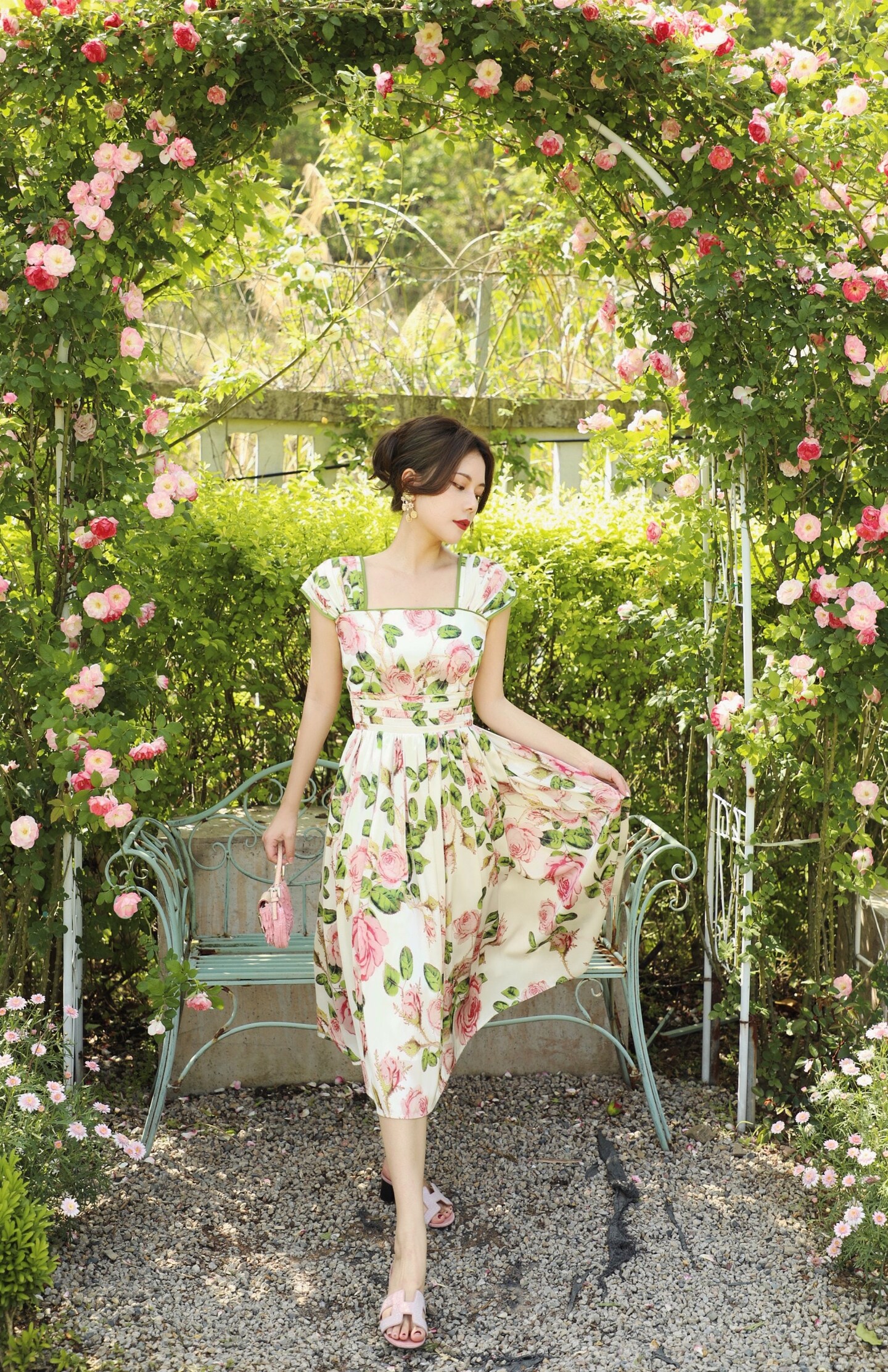 Romantic Floral Printed Midi Dress. Square Neckline Retro