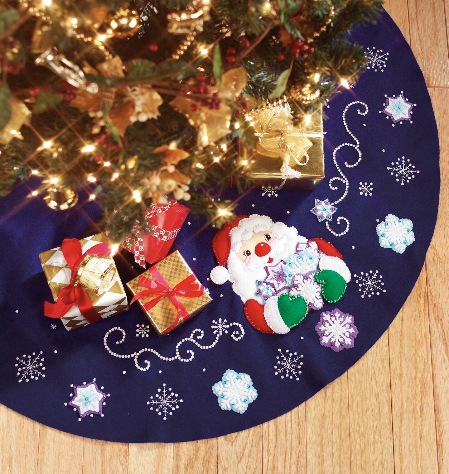 Design Works Tree Skirt Felt Applique Kit 42&#x22;-Snowflake Santa