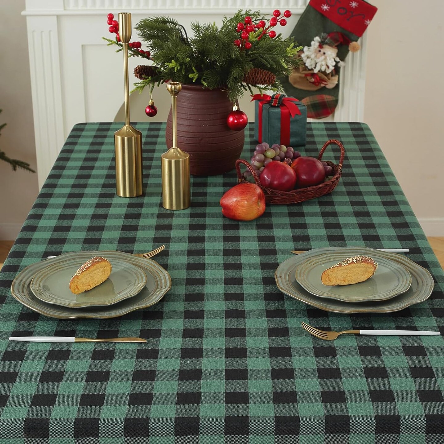 Christmas Checkered Tablecloth Rectangle Cotton Linen Fabric Gingham Table Cloth Buffalo Plaid Table Cover with Tassel Wrinkle Free Washable for Kitchen Holiday Dining, Green and Black, 55X55&#x27;&#x27;