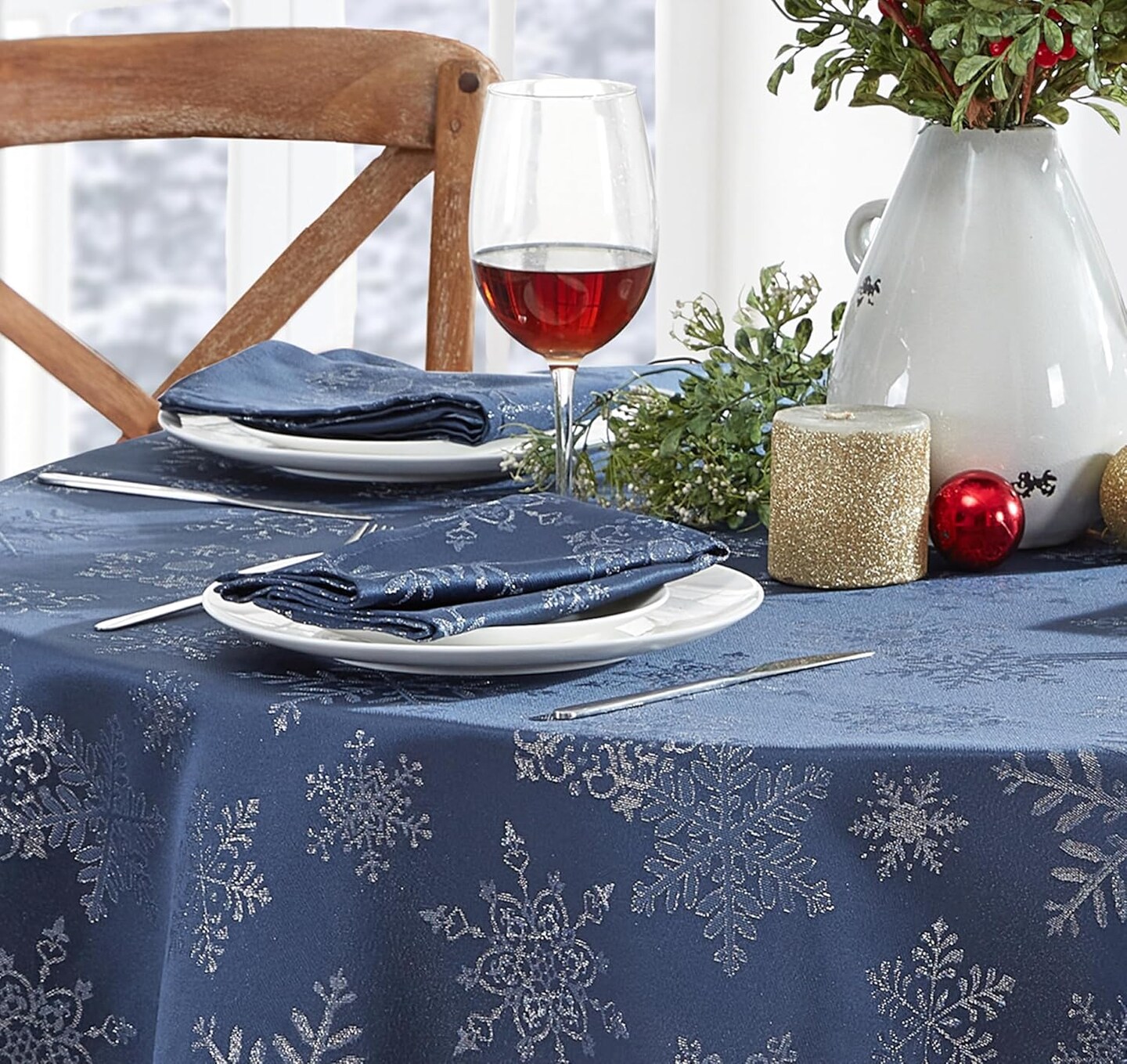 Fancy Navy/Silver Metallic Snowflake Christmas No-Iron Soil Resistant Fabric Holiday Napkins, Sparkling Snowflakes Napkins, Set of 4 Napkins