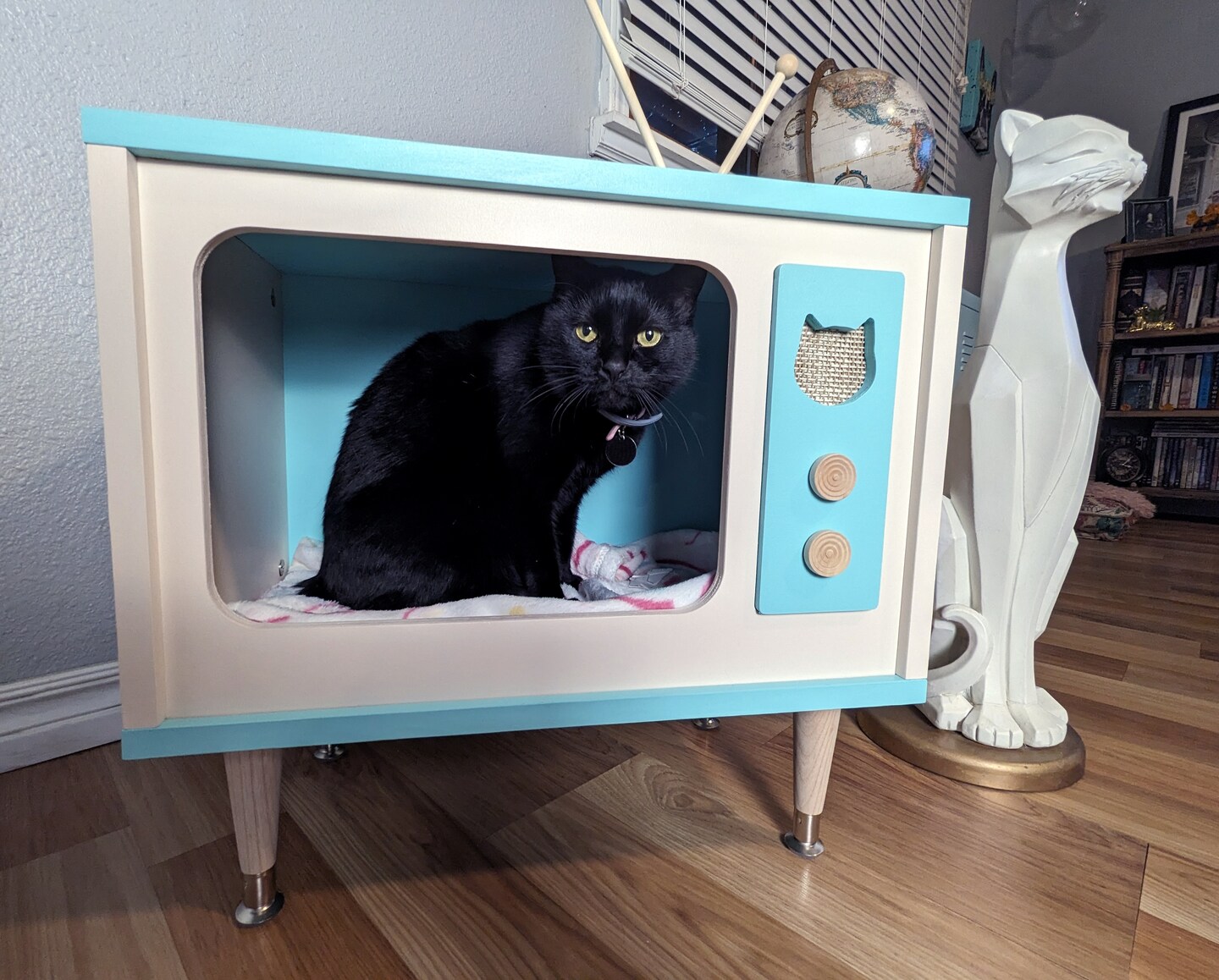 Retro TV MCM Cat Condo Pet Bed