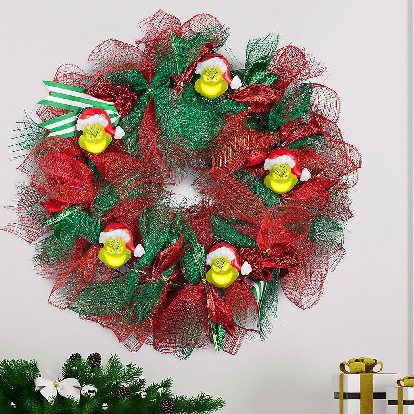 Grinch Musical Wreath Lighted Christmas Decoration 22&#x22;