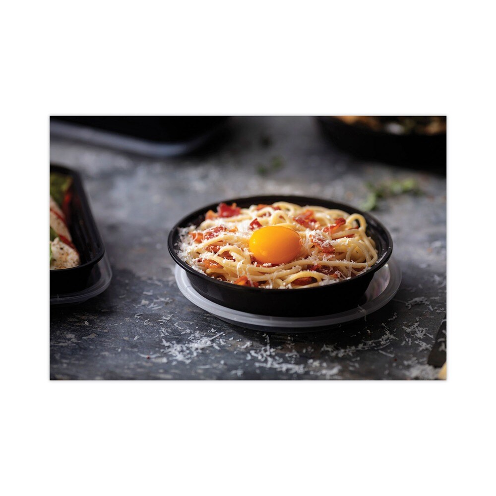 Pactiv Corp. EarthChoice Versa2Go 6.8 in. x 6.8 in. x 1.8 in. 22 oz. Plastic Microwaveable Container - Black/Clear (150/Carton)