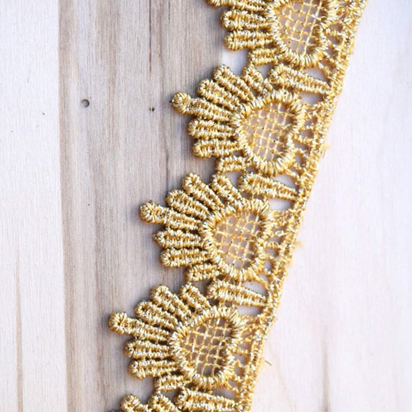 1 Yard 1.5 Inch Wide Metallic Gold Narrow Heart Shape Venice Lace Trim