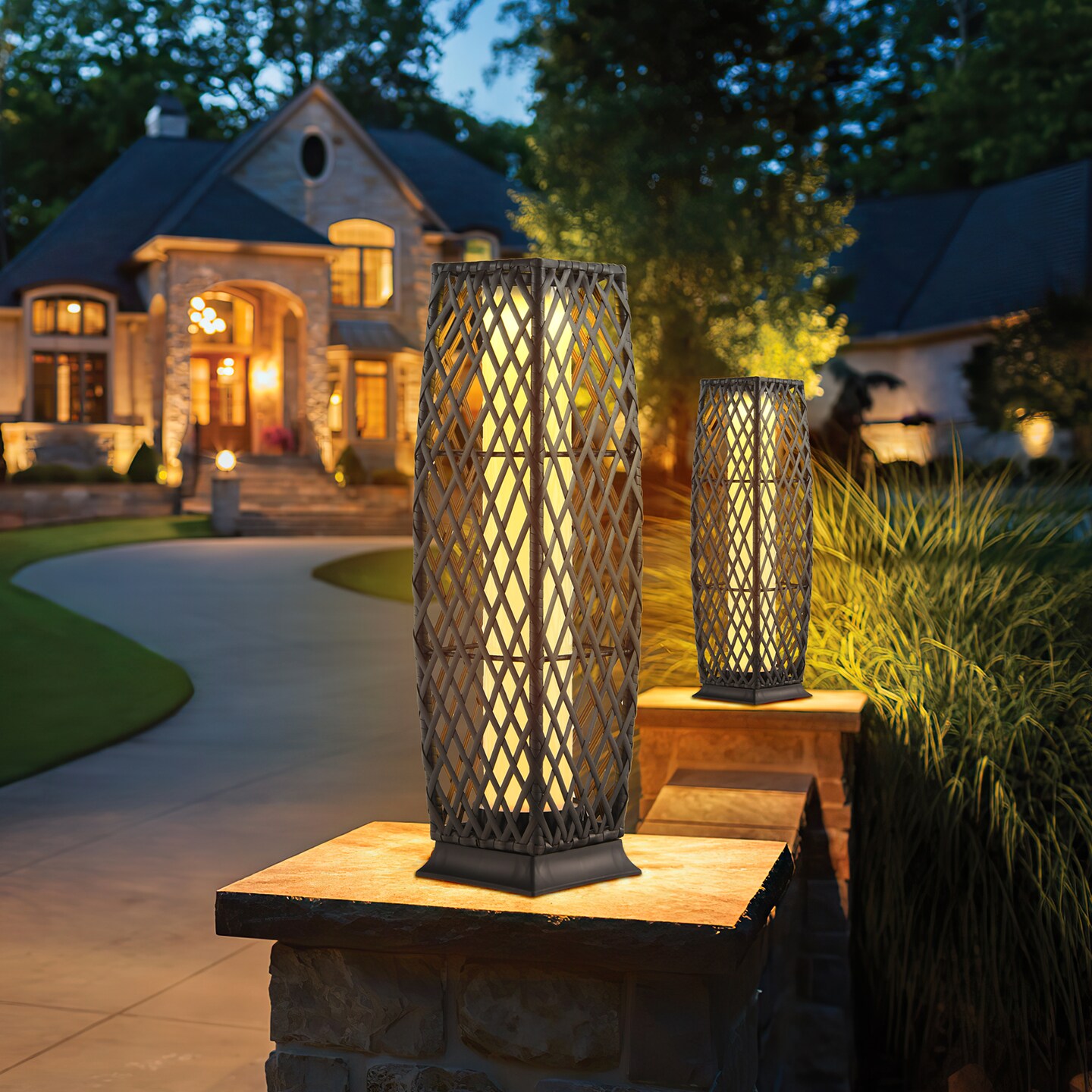 2 Pieces Solar-Powered Diamond Wicker Floor Lamps with Auto LED Light Perfect for Outdoor Use