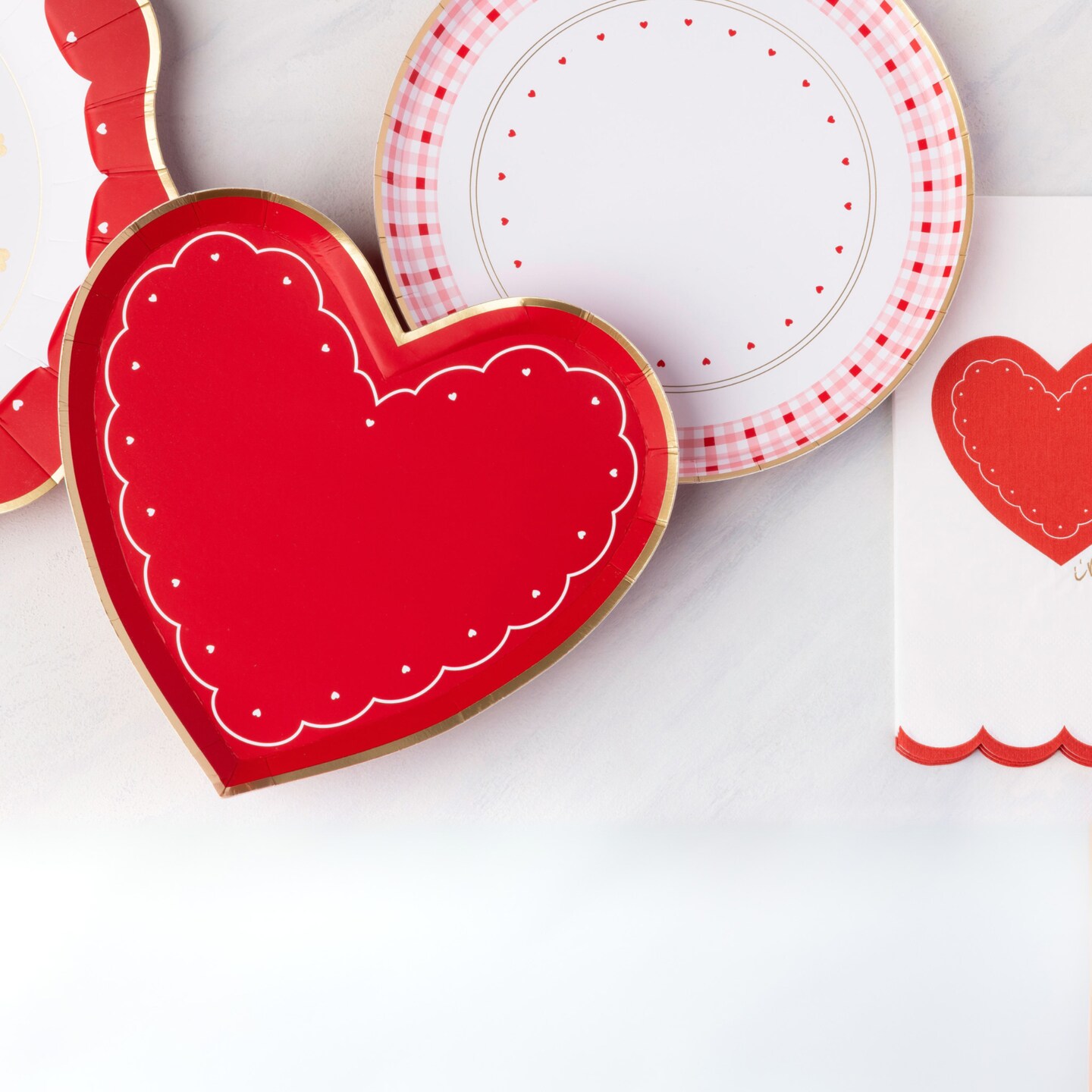 ELEGANT VALENTINE GUEST TOWELS