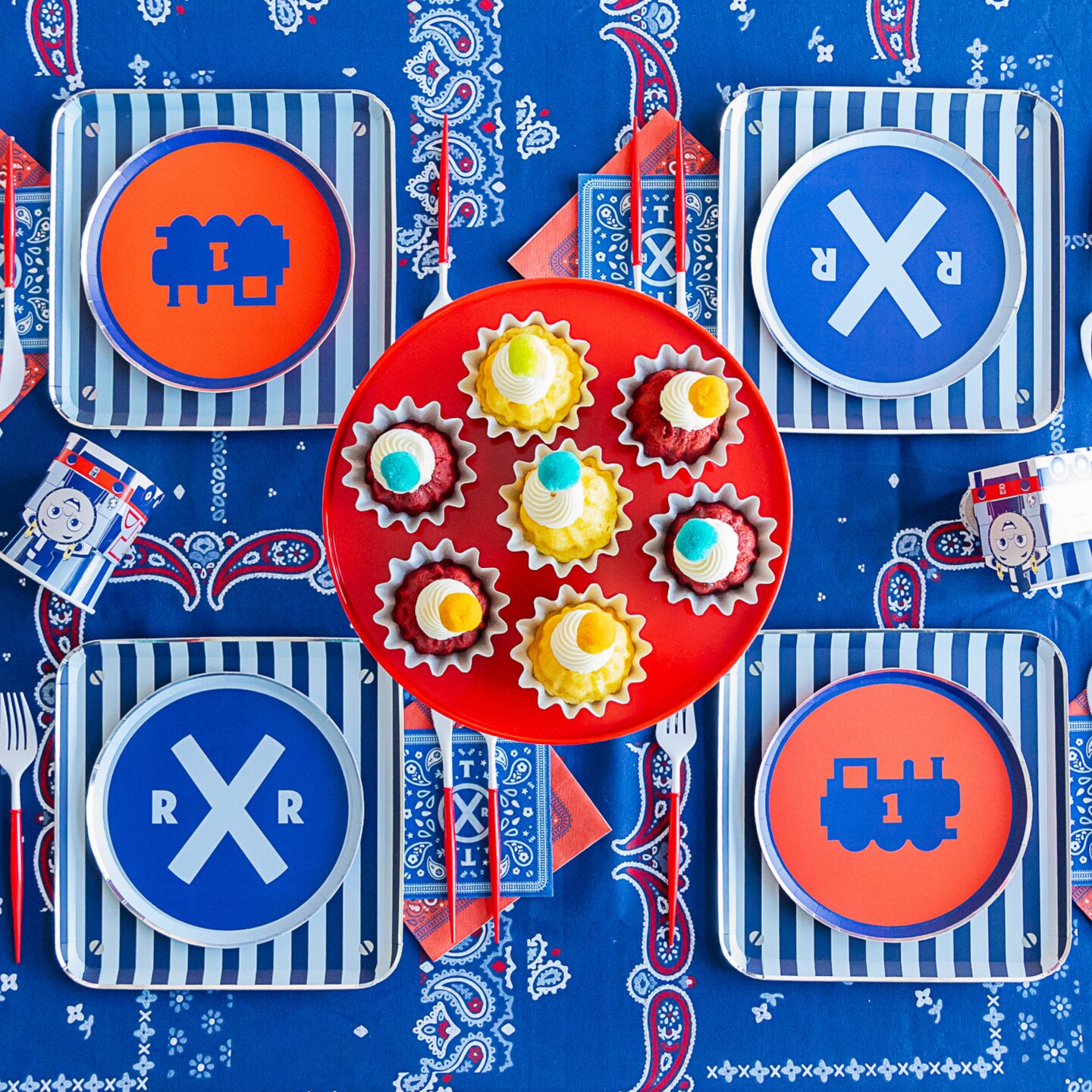 THOMAS &#x26; FRIENDS&#x2122; ASSORTED SMALL PLATES