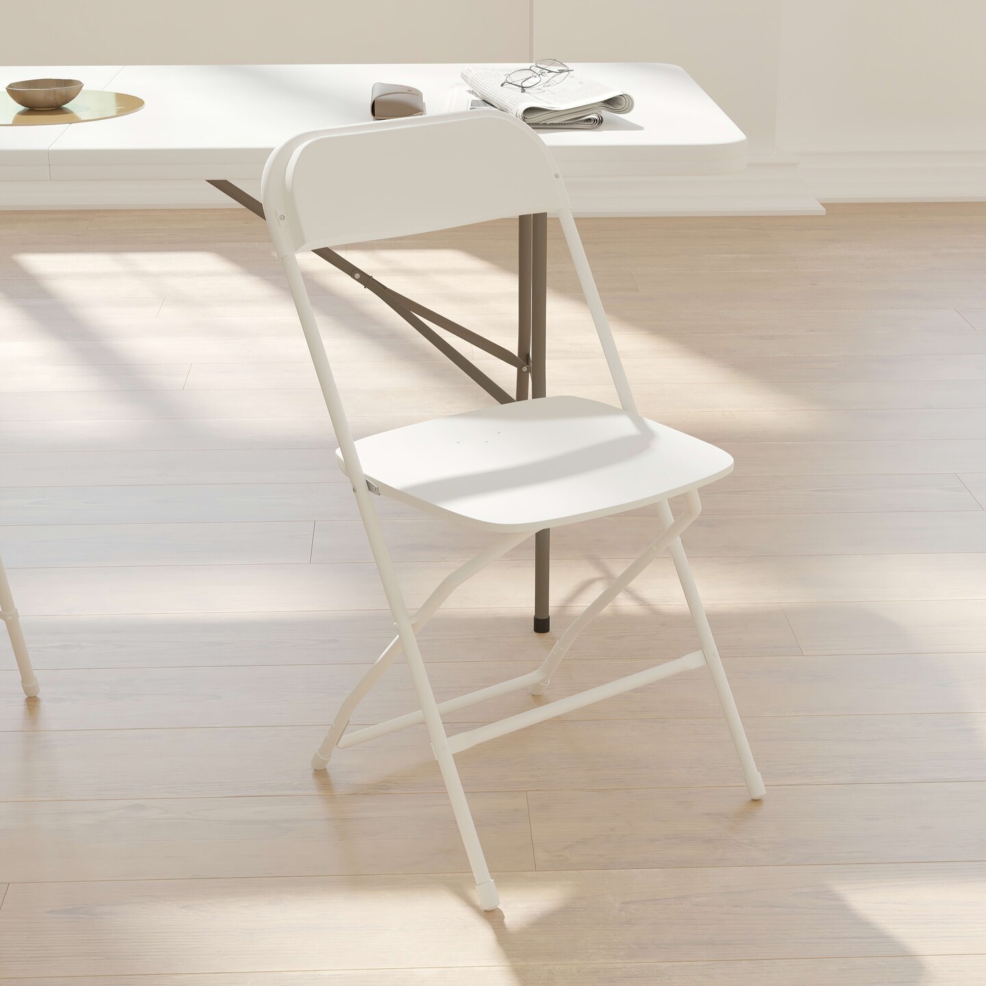 Emma and Oliver Plastic Folding Chair - 4 Pack 650LB Weight Capacity