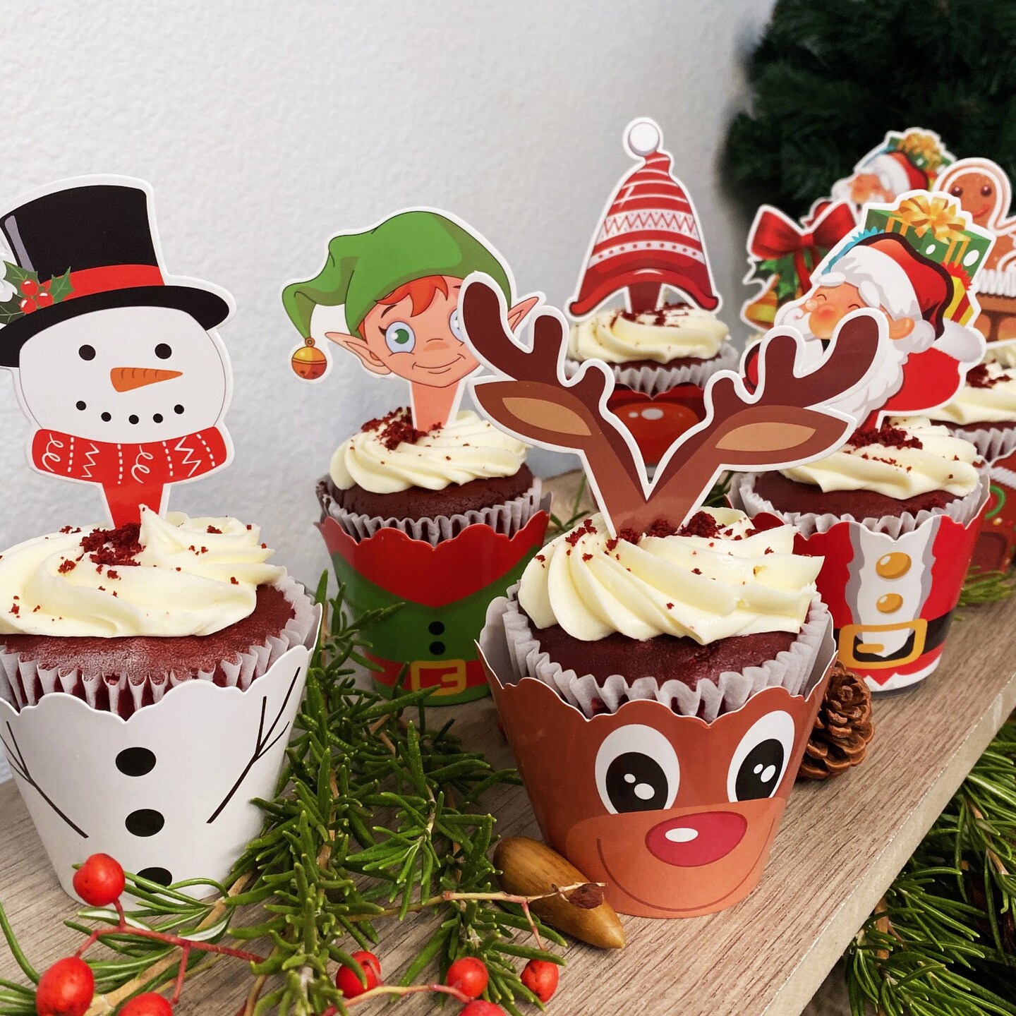 Wrapables Christmas Cupcake Toppers and Wrappers, Holiday Party Supplies (Set of 128)