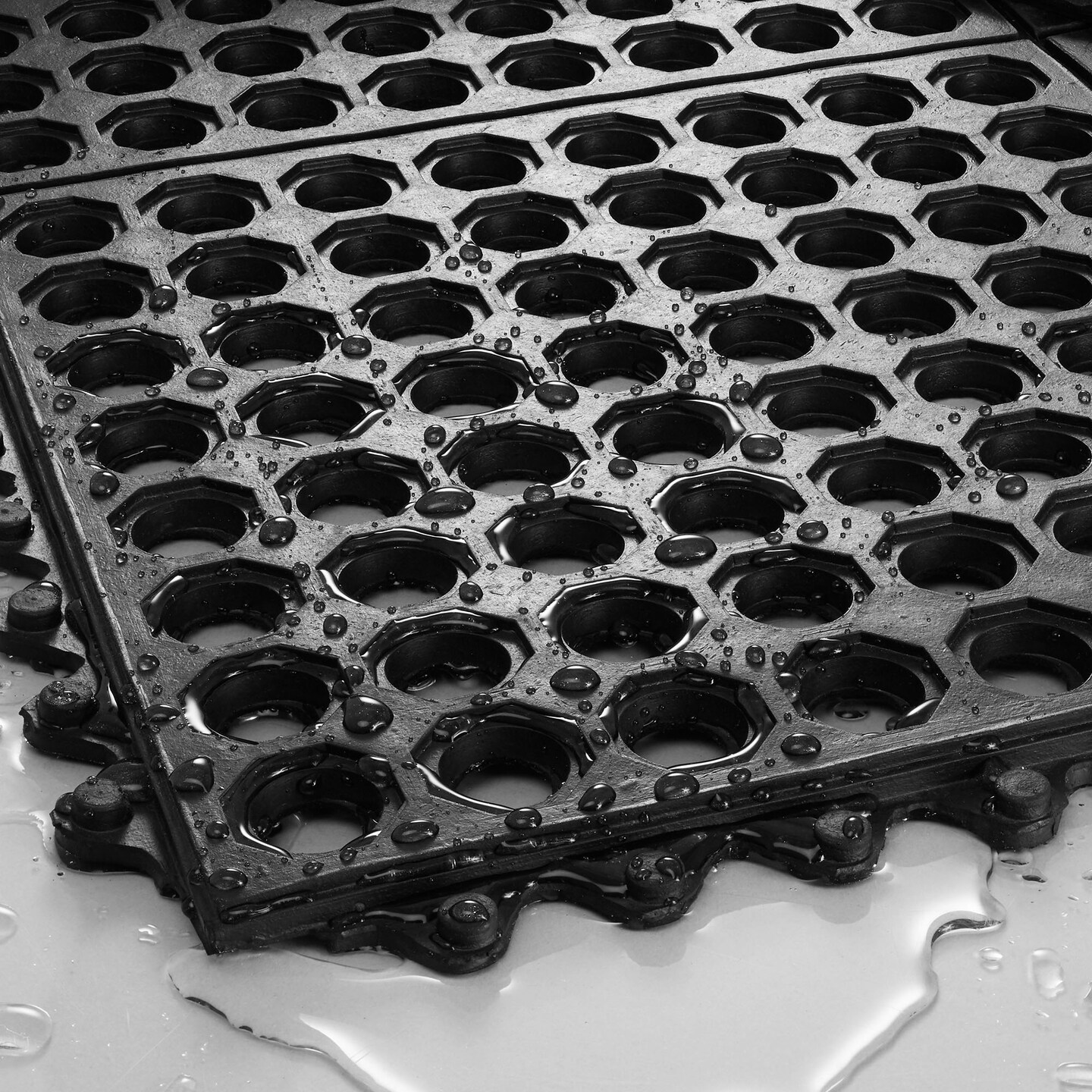 GRIDMANN Rubber Floor Mats, Anti-Fatigue Drainage Mats, Non-Slip and Grease Resistant for Restaurants, Commercial Kitchens, Bar Floors, Black