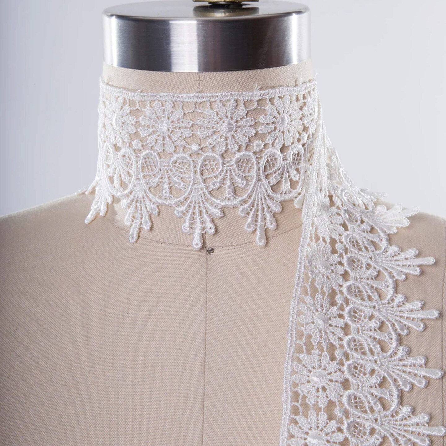 1 Yard Ivory 3 Inch Wide Flower Leaves Design Venice Lace Trim