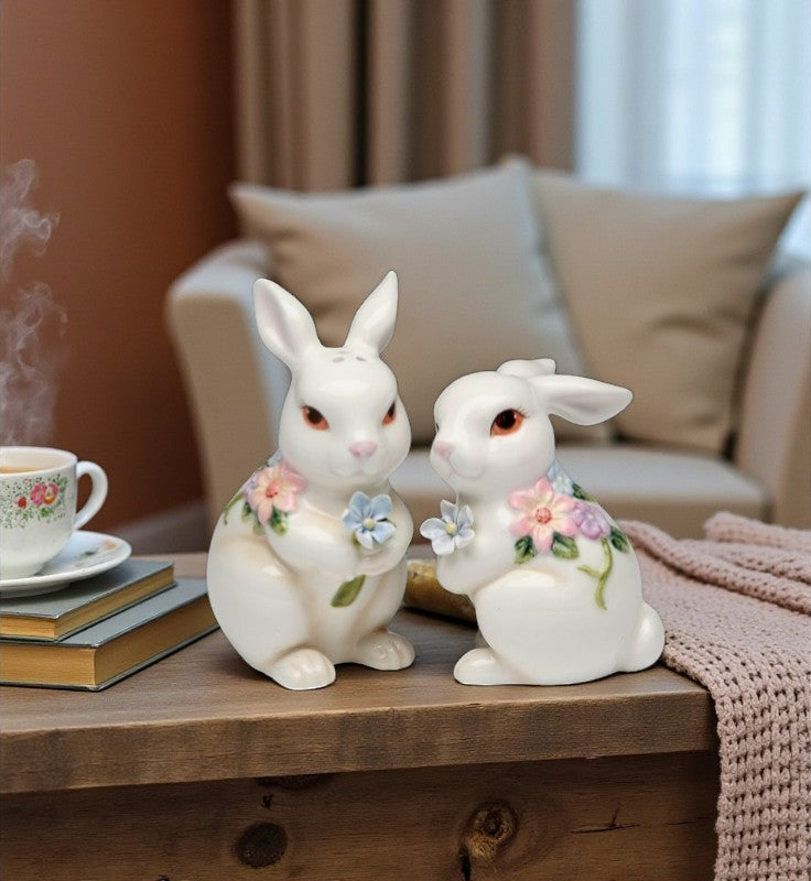 Easter Rabbits Holding Flowers Salt and Pepper Shakers, Home Décor, Gift for Her, Gift for Mom, Kitchen Décor, Spring Décor, Easter Décor