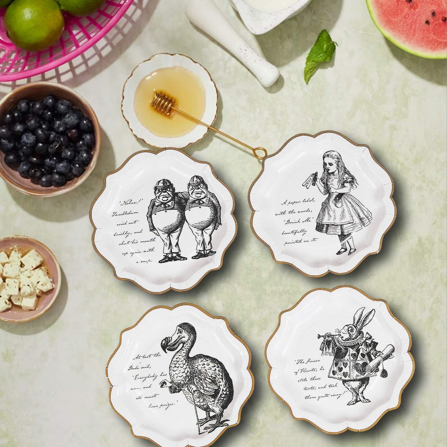 8 Count Truly Alice Paper Dinner Plates Alice in Wonderland Party 7 Inch