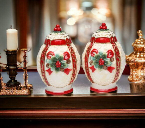Ceramic Christmas Poinsettia Salt &#x26; Pepper Shakers, Home D&#xE9;cor, Gift for Her, Gift for Mom, Kitchen D&#xE9;cor, Christmas D&#xE9;cor